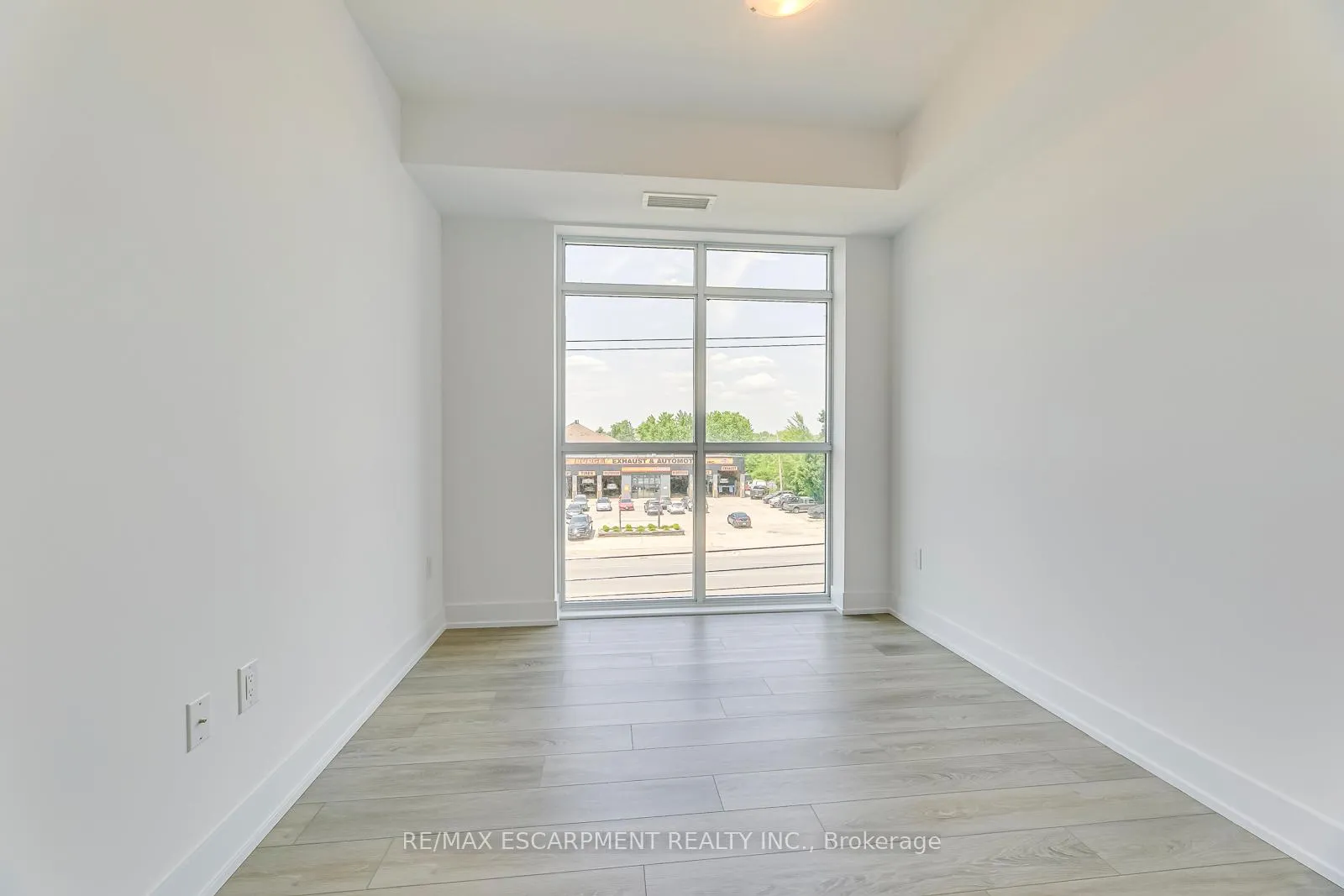Photo 10 of Unit 302, 460 Dundas Street E, Hamilton, Waterdown — HOMEH