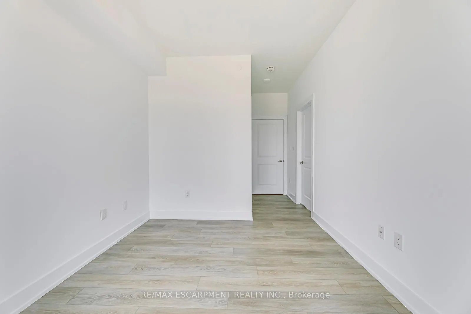 Photo 11 of Unit 302, 460 Dundas Street E, Hamilton, Waterdown — HOMEH