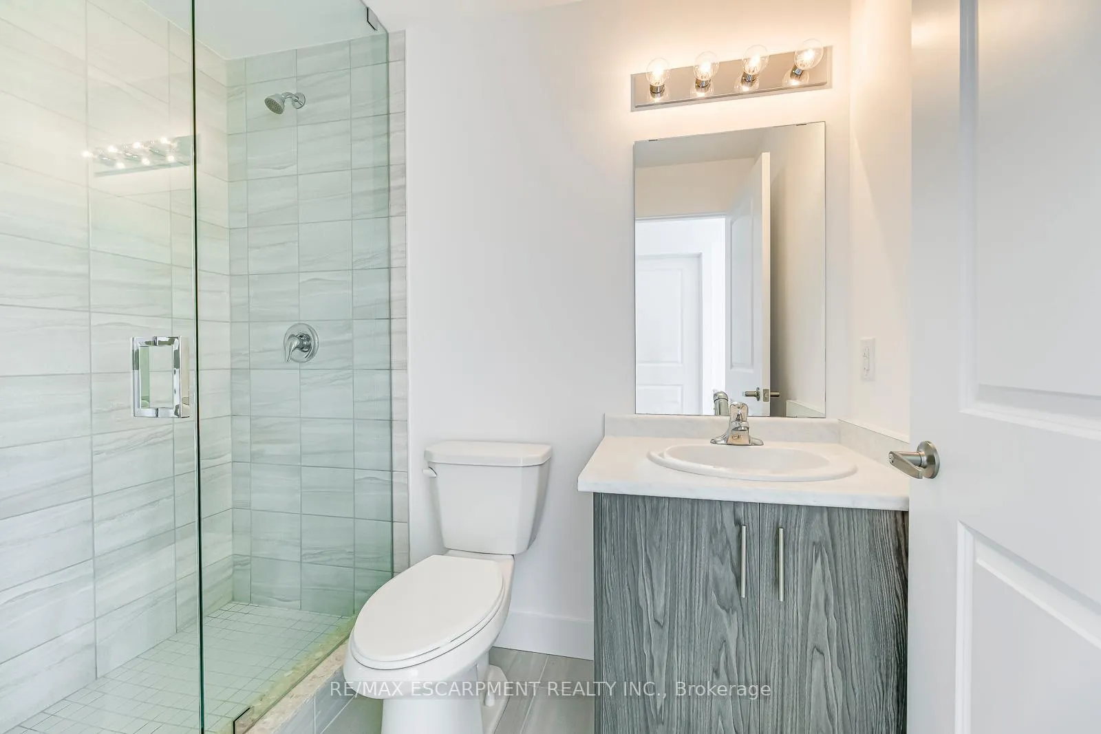 Photo 13 of Unit 302, 460 Dundas Street E, Hamilton, Waterdown — HOMEH