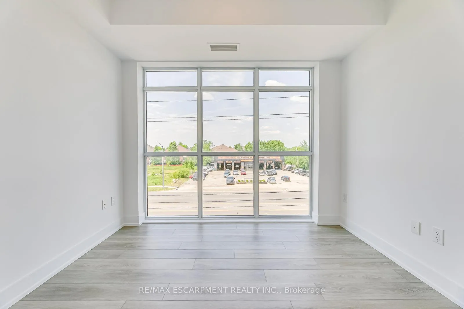 Photo 14 of Unit 302, 460 Dundas Street E, Hamilton, Waterdown — HOMEH
