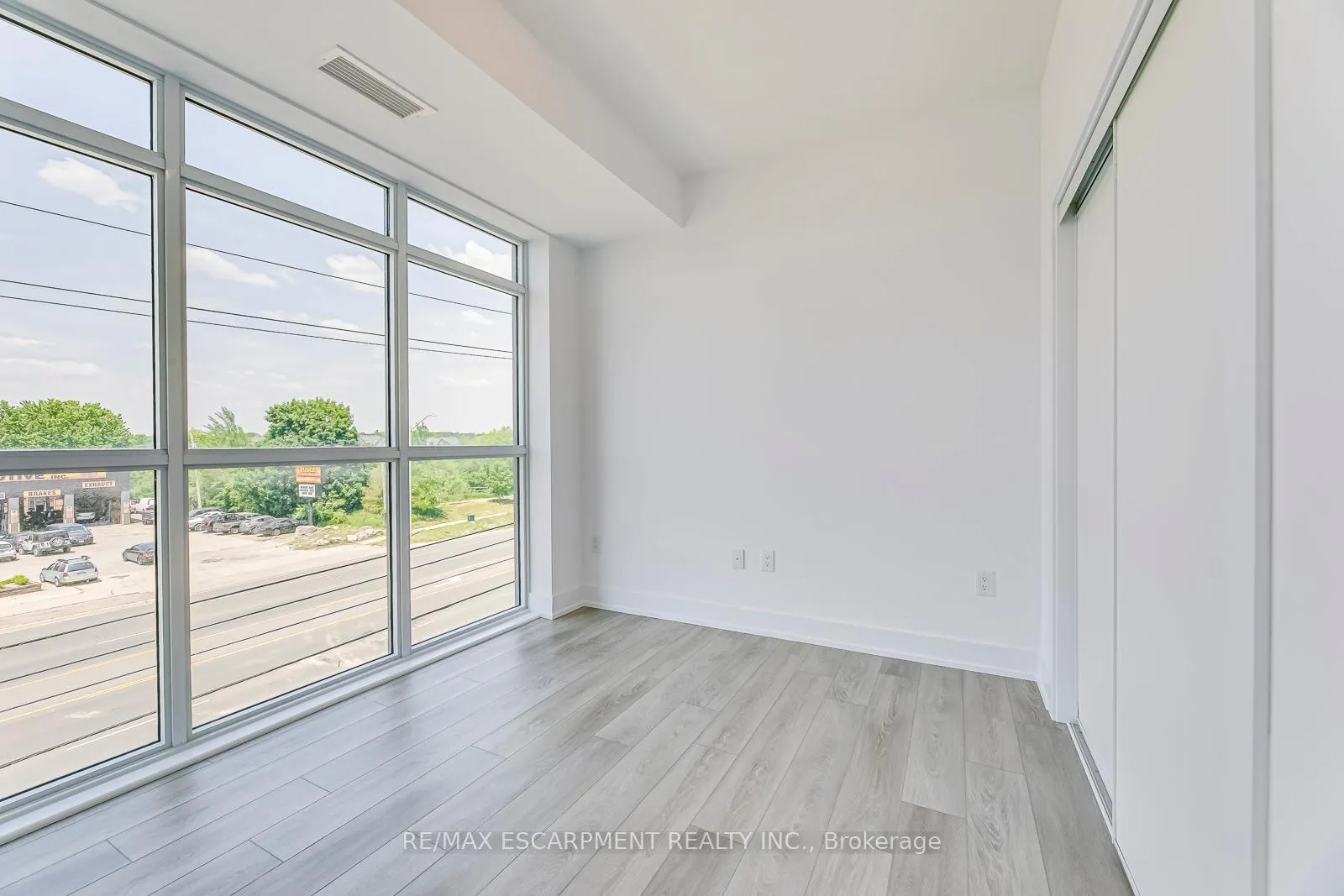 Photo 15 of Unit 302, 460 Dundas Street E, Hamilton, Waterdown — HOMEH