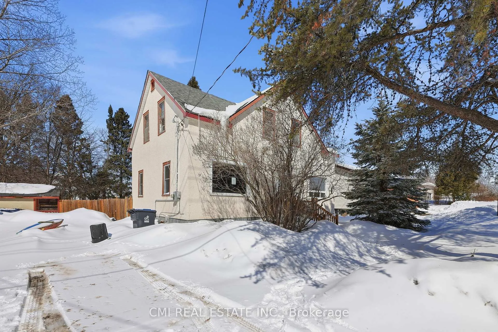 Photo 2 of 68 Pine Street, Thunder Bay — HOMEH