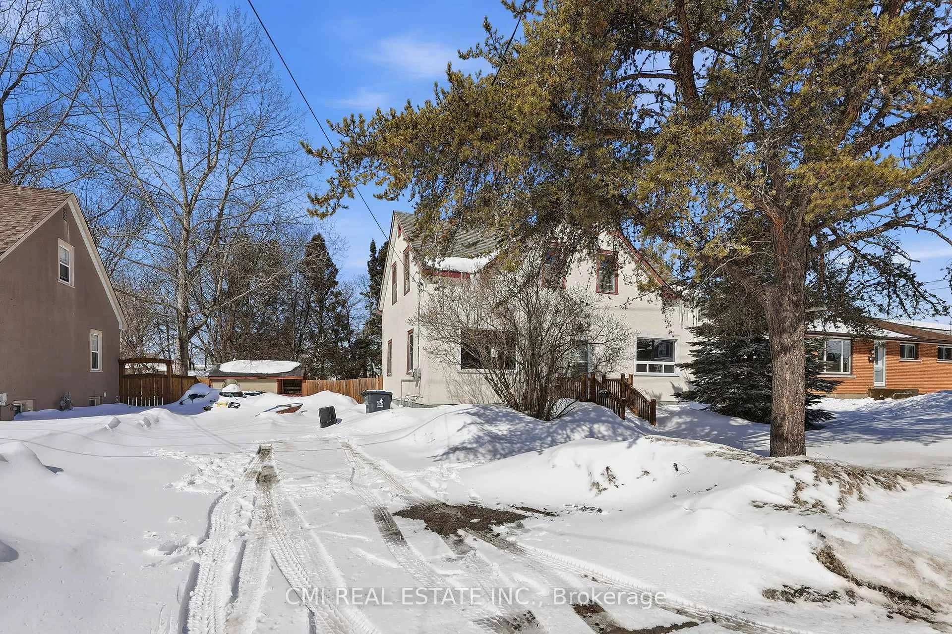 Photo 3 of 68 Pine Street, Thunder Bay — HOMEH