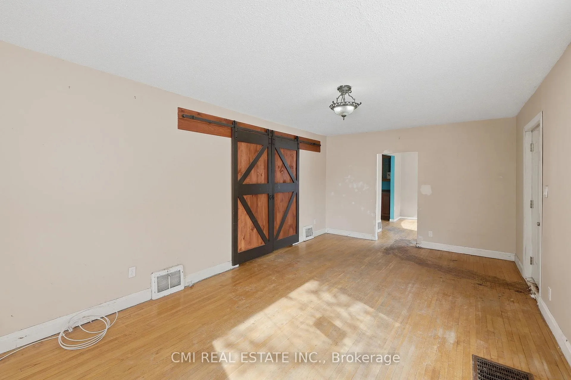 Photo 7 of 68 Pine Street, Thunder Bay — HOMEH