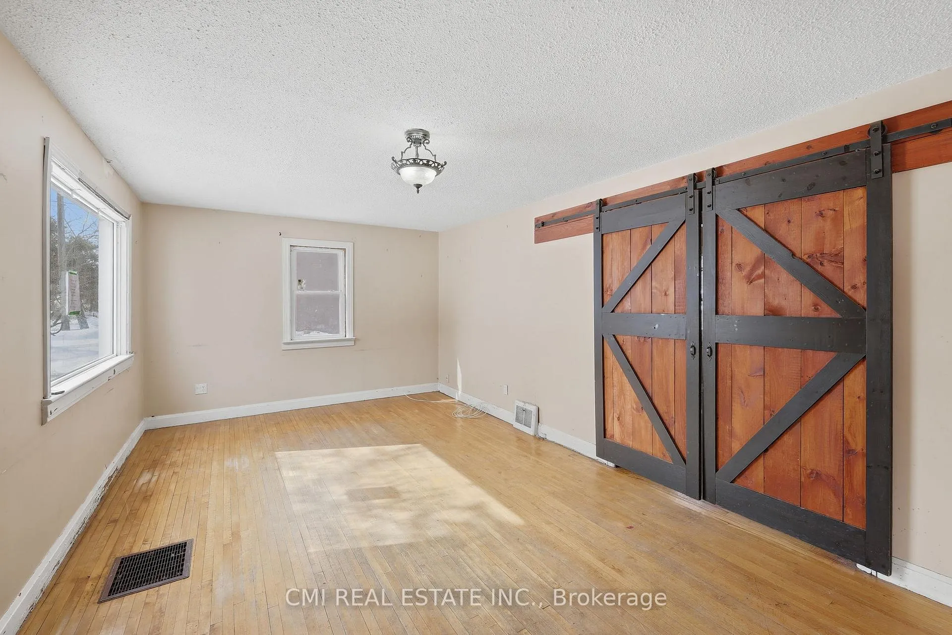 Photo 8 of 68 Pine Street, Thunder Bay — HOMEH
