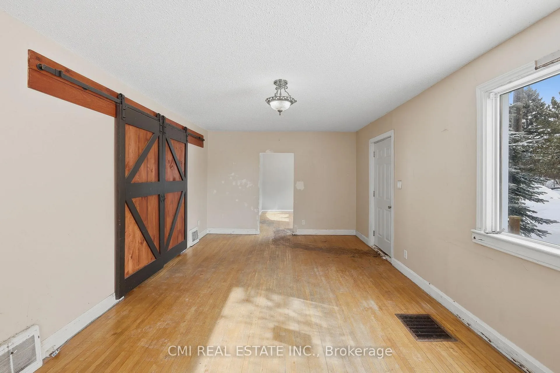 Photo 9 of 68 Pine Street, Thunder Bay — HOMEH