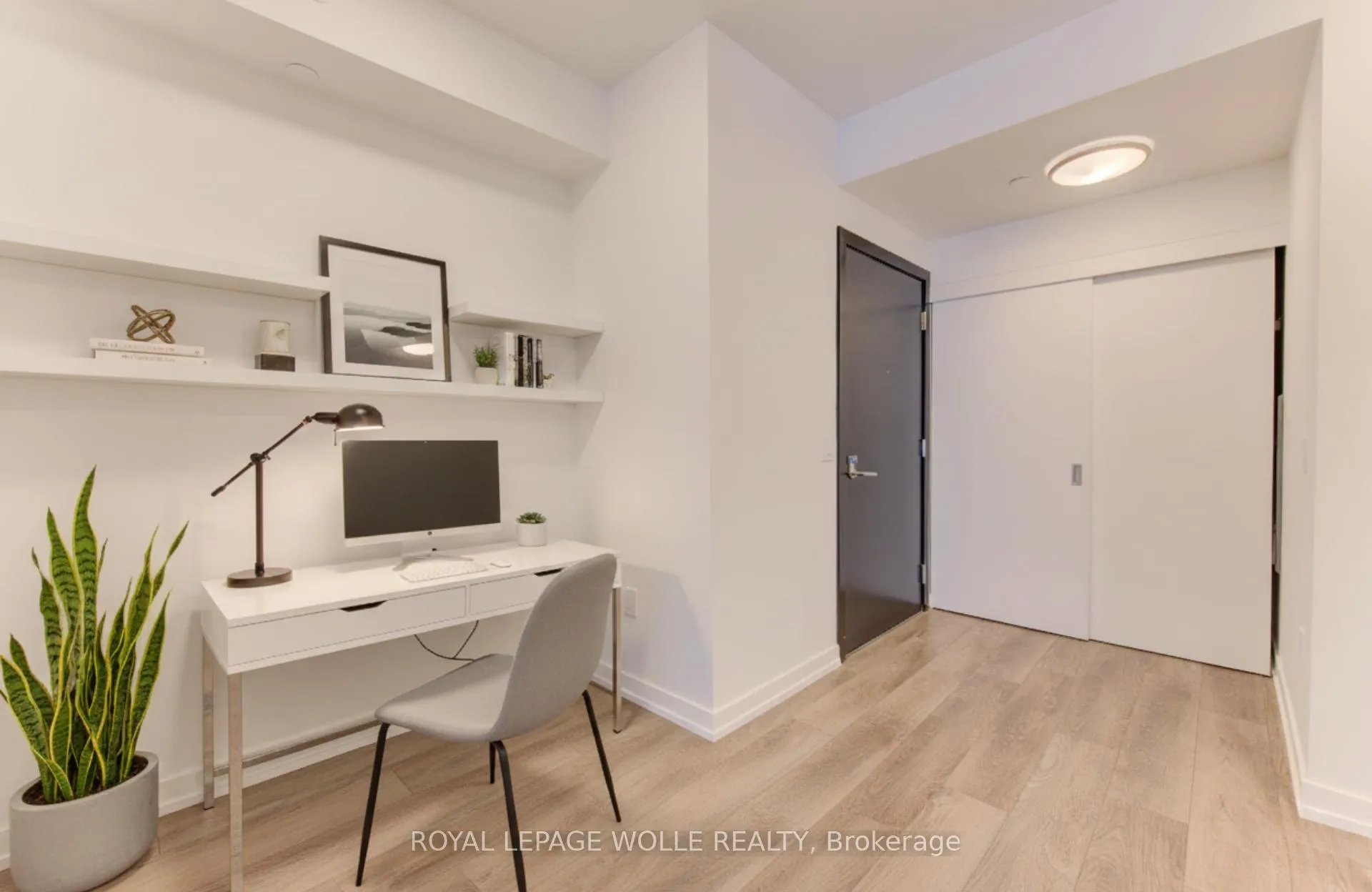 Photo 6 of Unit 701, 15 Wellington Street S, Kitchener — HOMEH