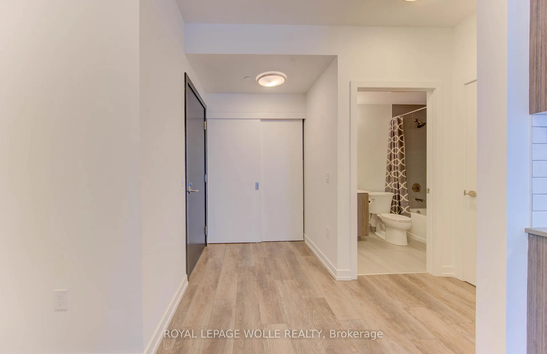 Photo 7 of Unit 701, 15 Wellington Street S, Kitchener — HOMEH
