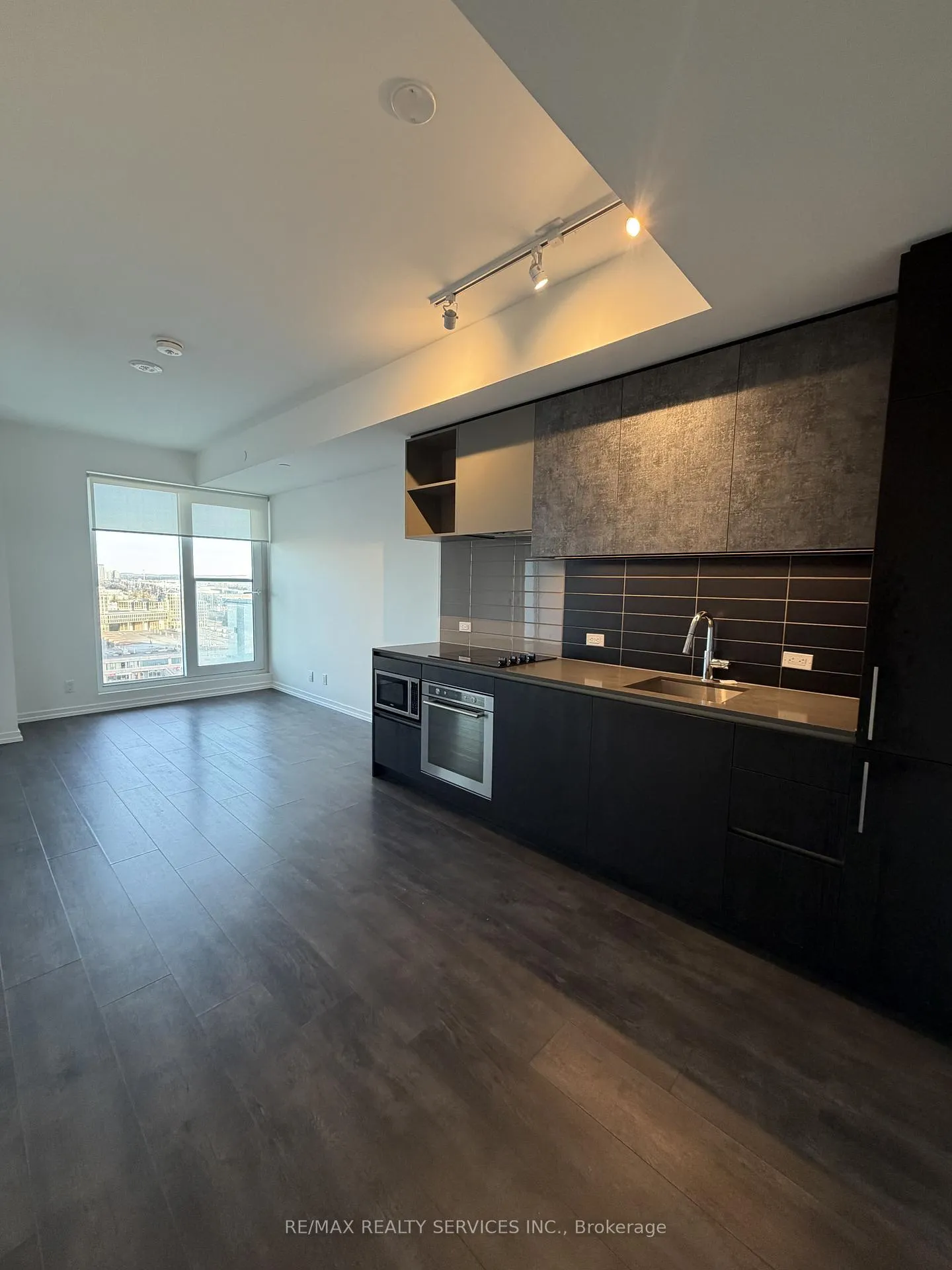 Front of Unit 902, 1000 Portage Parkway