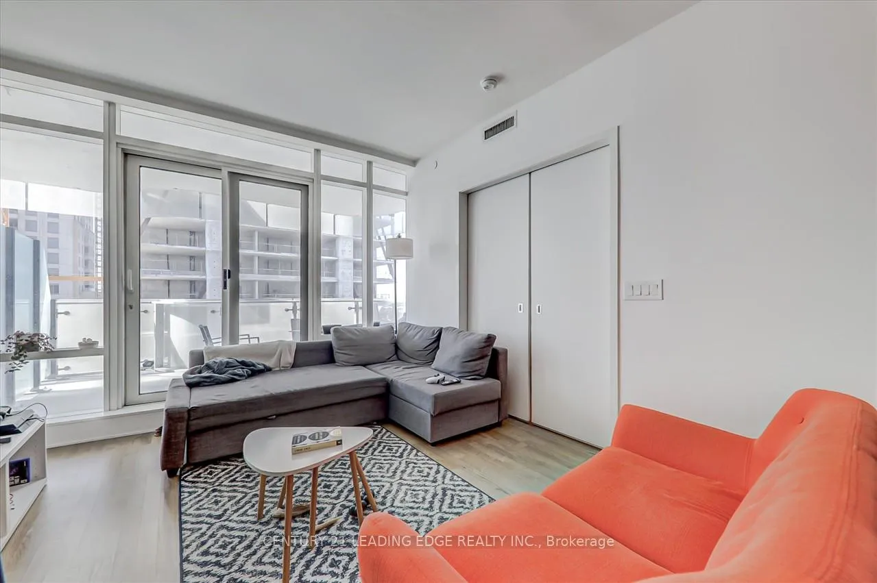 Front of Unit 3308, 1 Bloor Street E