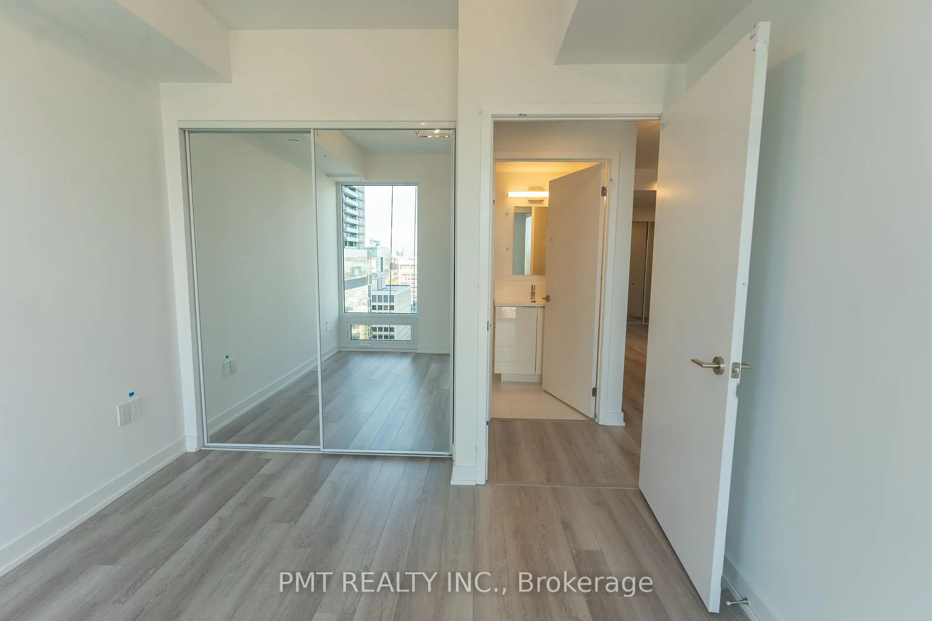 Photo 8 of Unit 2710, 238 Simcoe Street, Toronto, Kensington-Chinatown — HOMEH