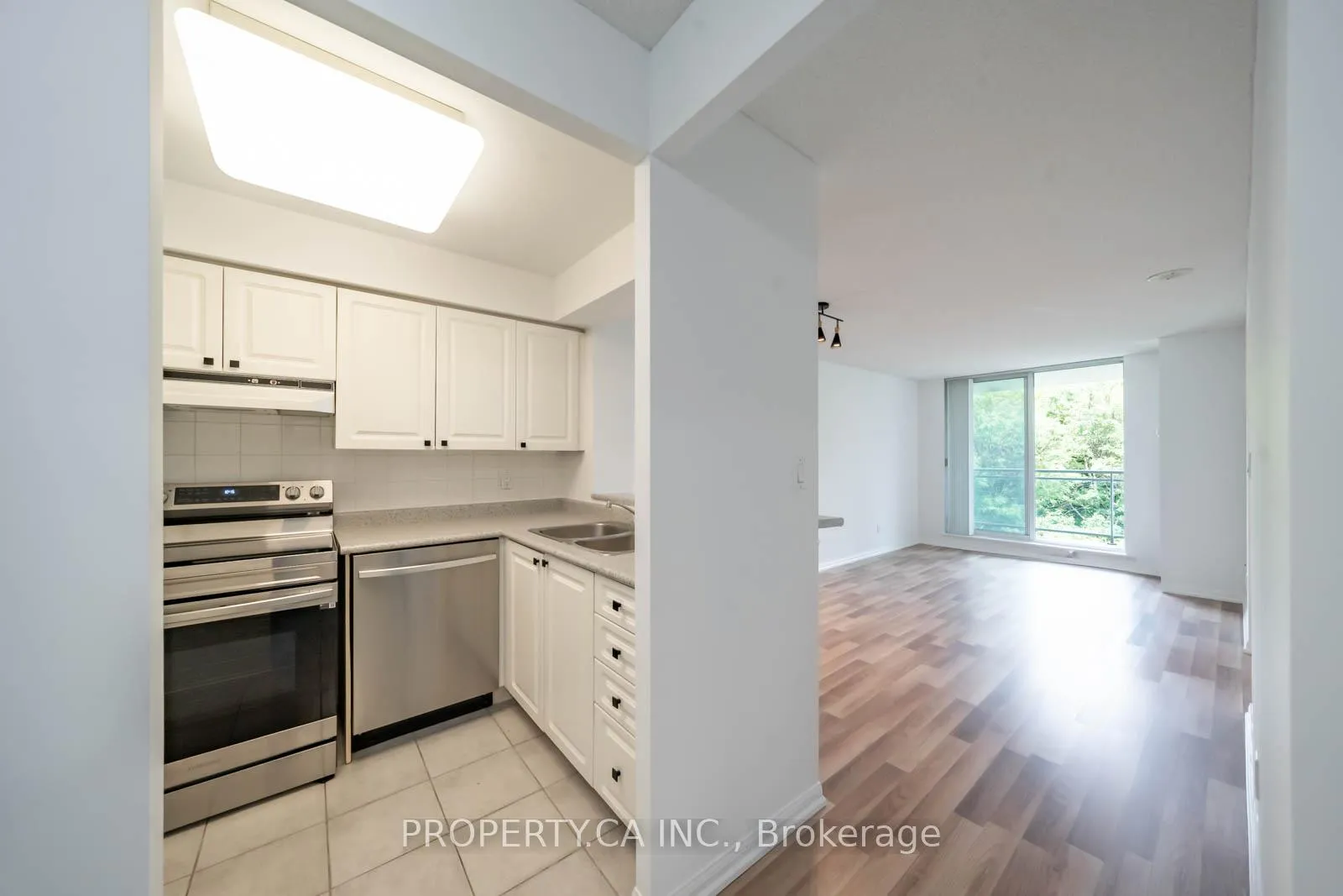 Front of Unit 603, 398 Eglinton Avenue E