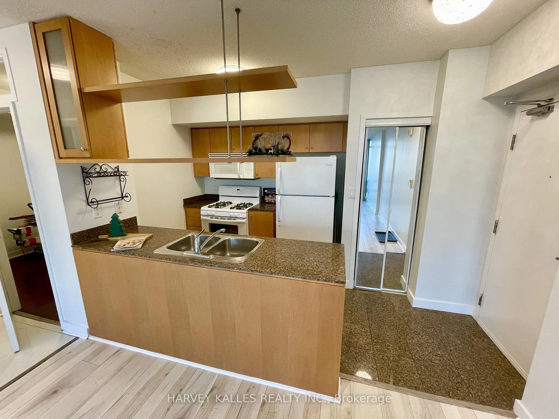 Photo 15 of Unit 208, 5 Mariner Terrace, Toronto, Waterfront Communities — HOMEH
