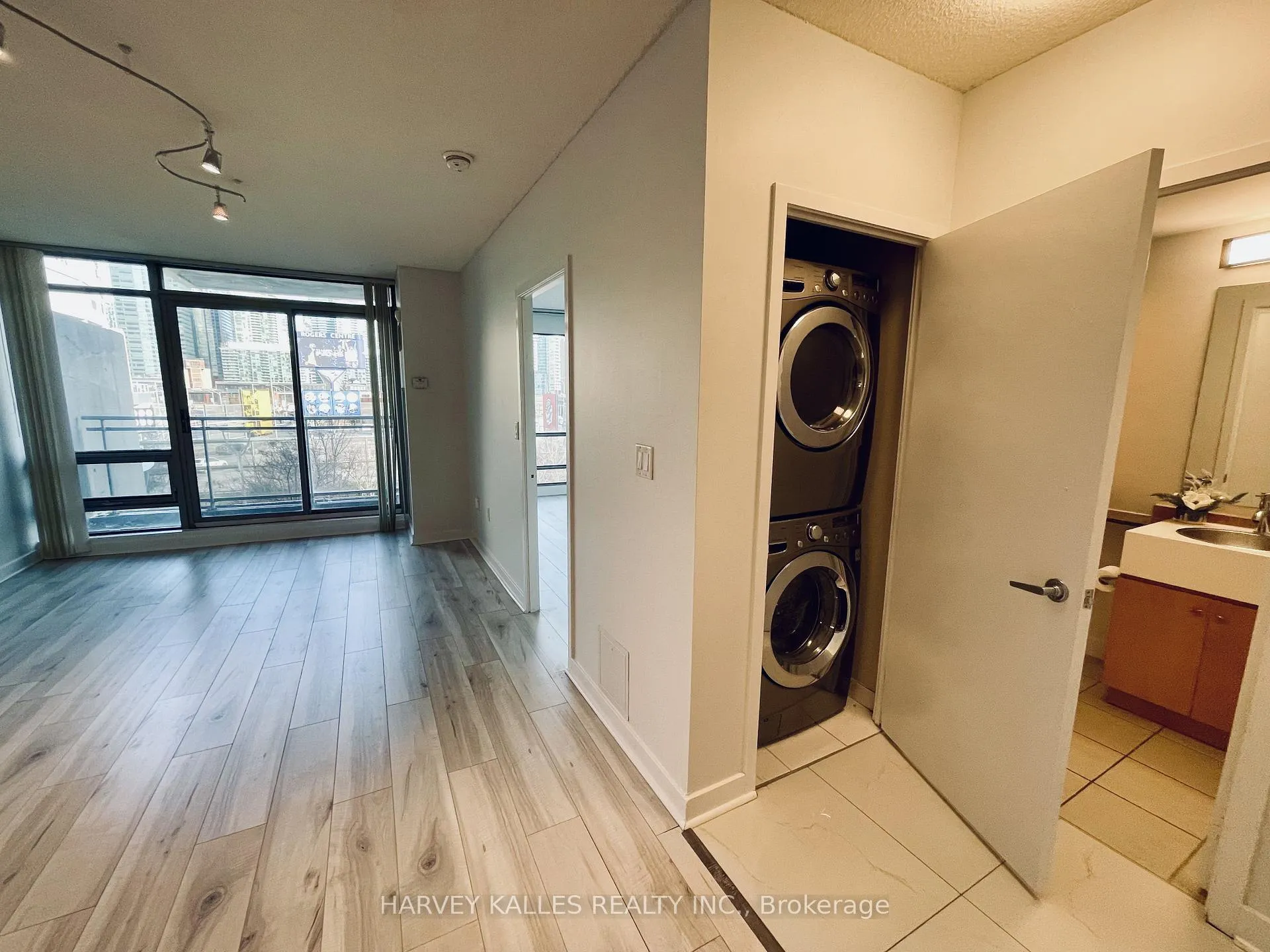 Photo 16 of Unit 208, 5 Mariner Terrace, Toronto, Waterfront Communities — HOMEH