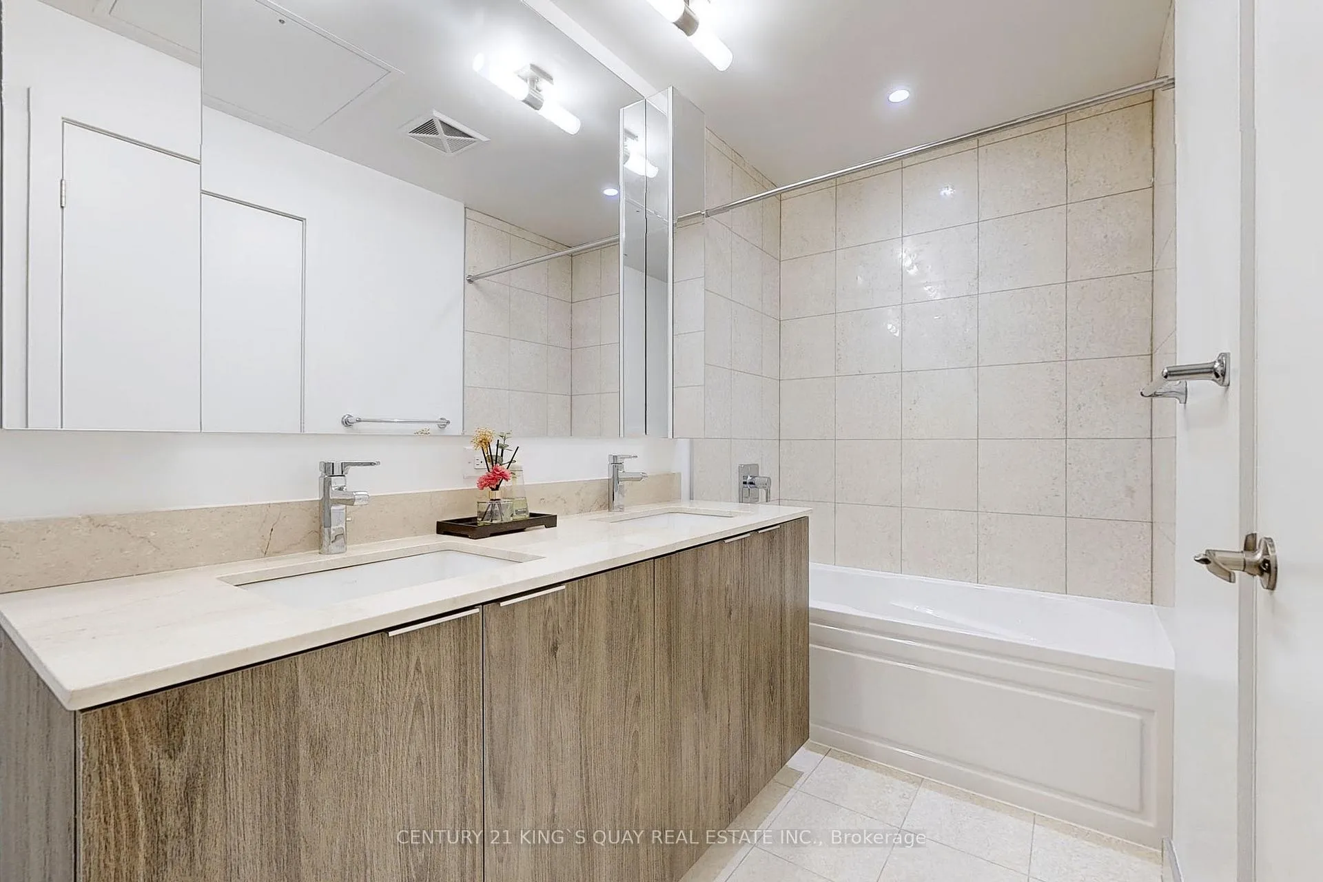 Photo 16 of Unit 3503, 955 Bay Street, Toronto, Bay Street Corridor — HOMEH