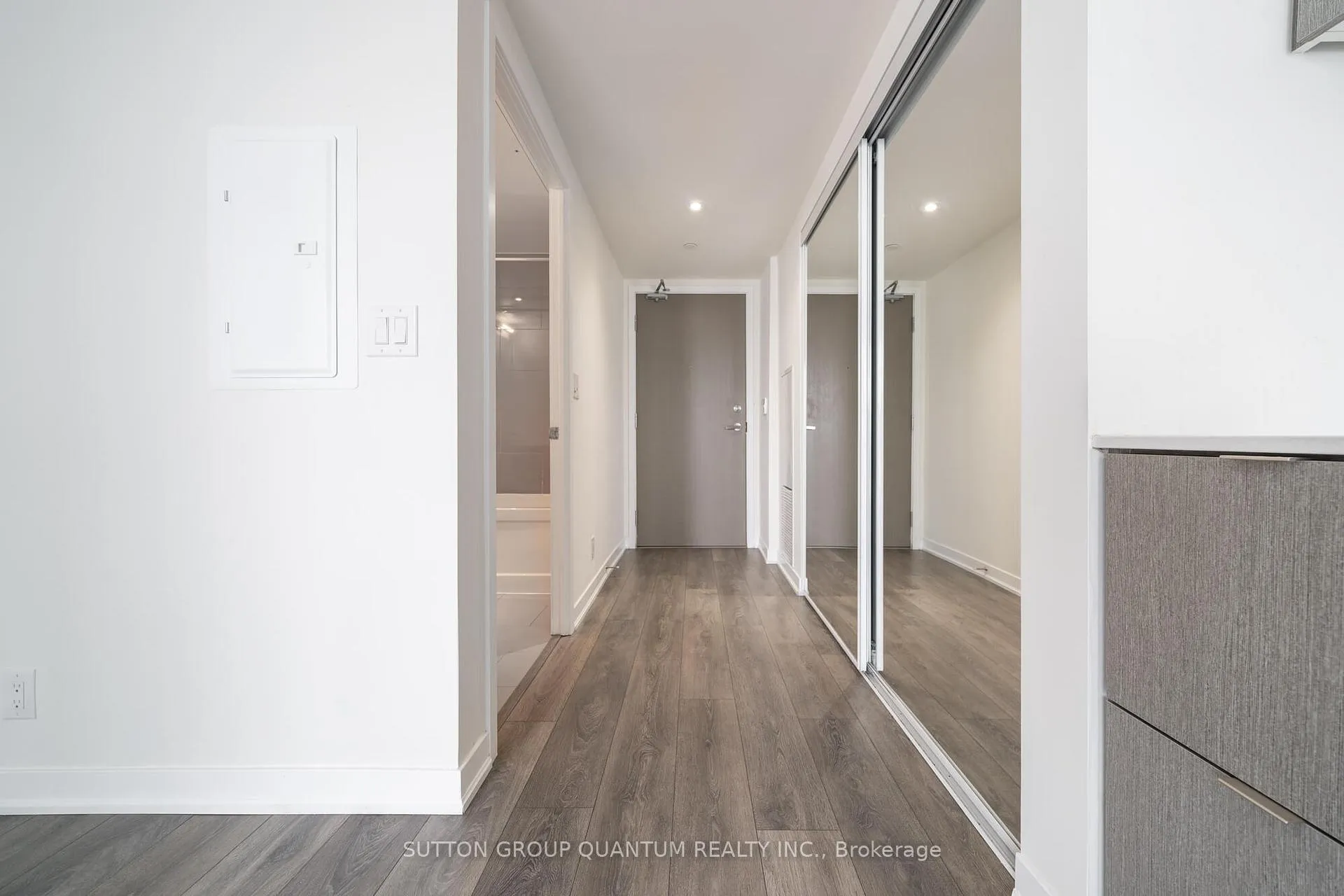 Photo 3 of Unit 4111, 100 Harbour Street, Toronto, Waterfront Communities — HOMEH