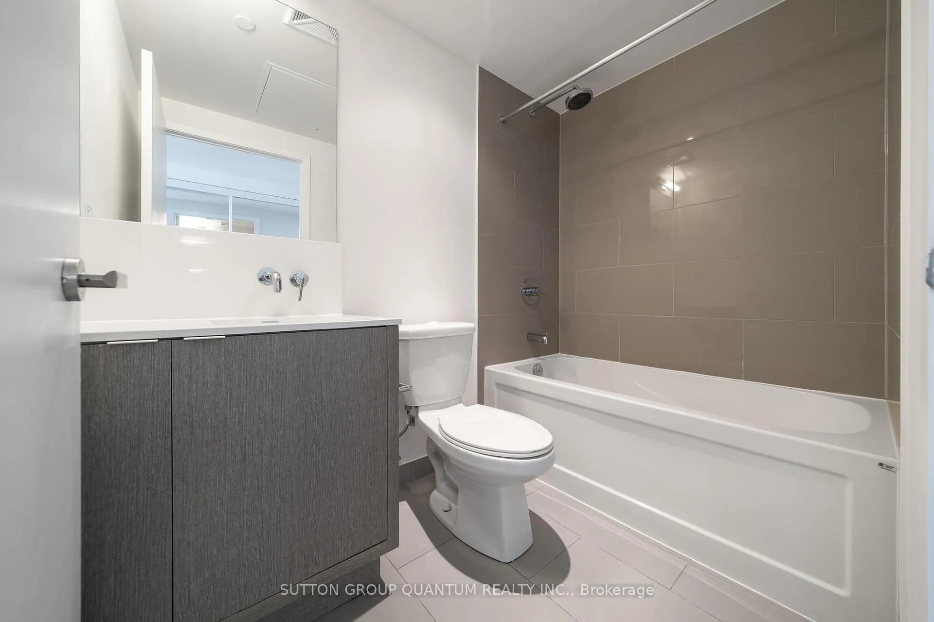 Photo 12 of Unit 4111, 100 Harbour Street, Toronto, Waterfront Communities — HOMEH