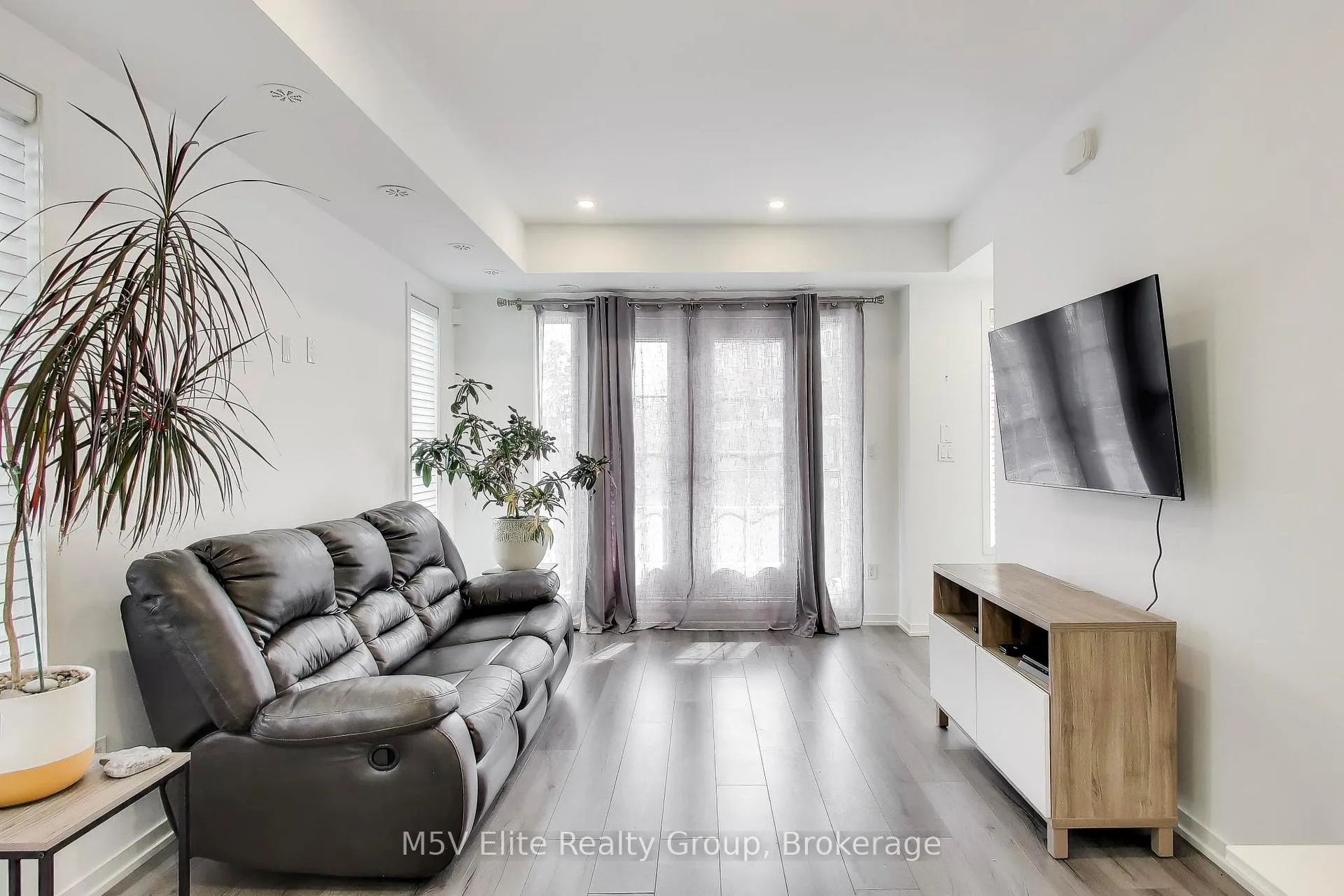 Photo 2 of Unit E07, 26 Bruce Street, Vaughan, East Woodbridge — HOMEH