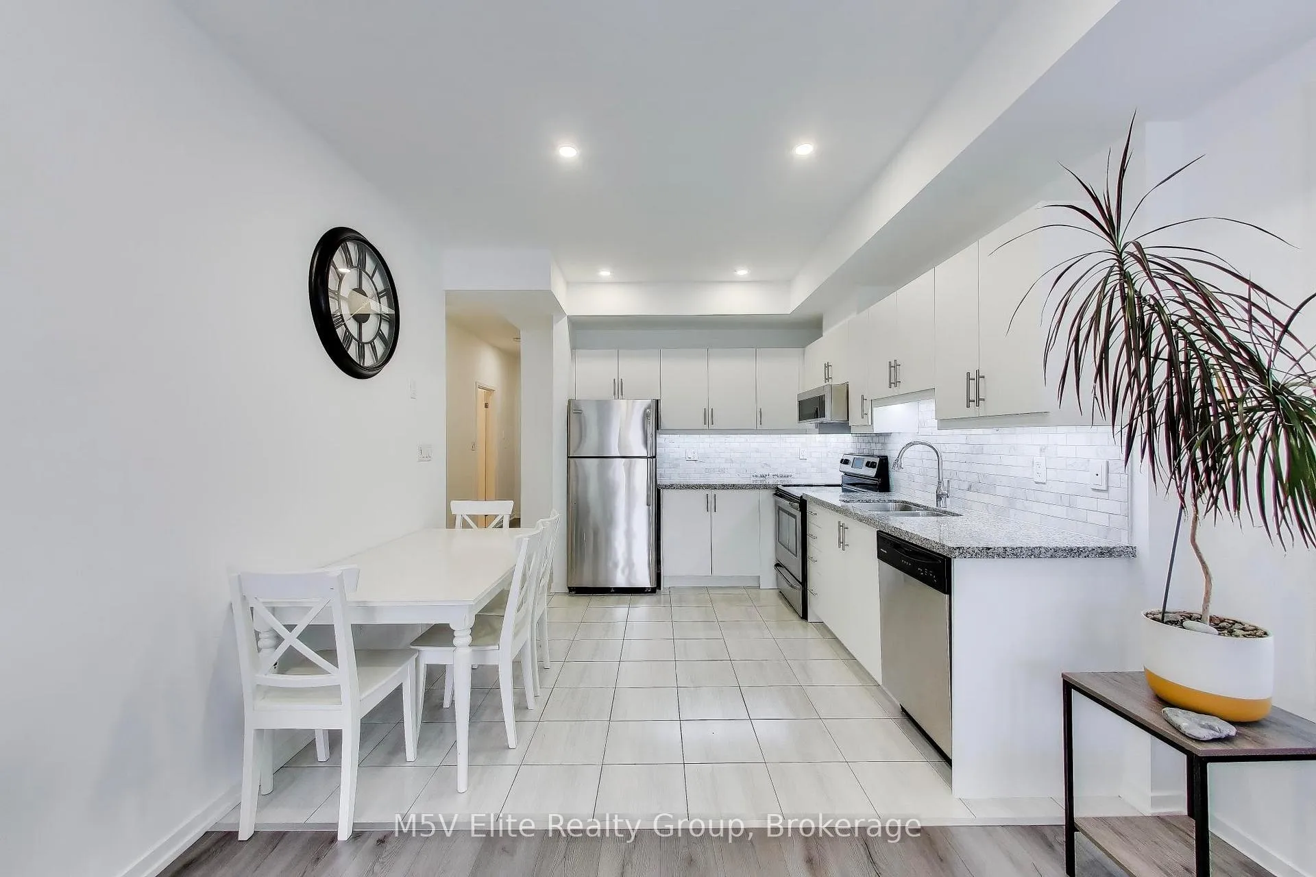 Photo 3 of Unit E07, 26 Bruce Street, Vaughan, East Woodbridge — HOMEH