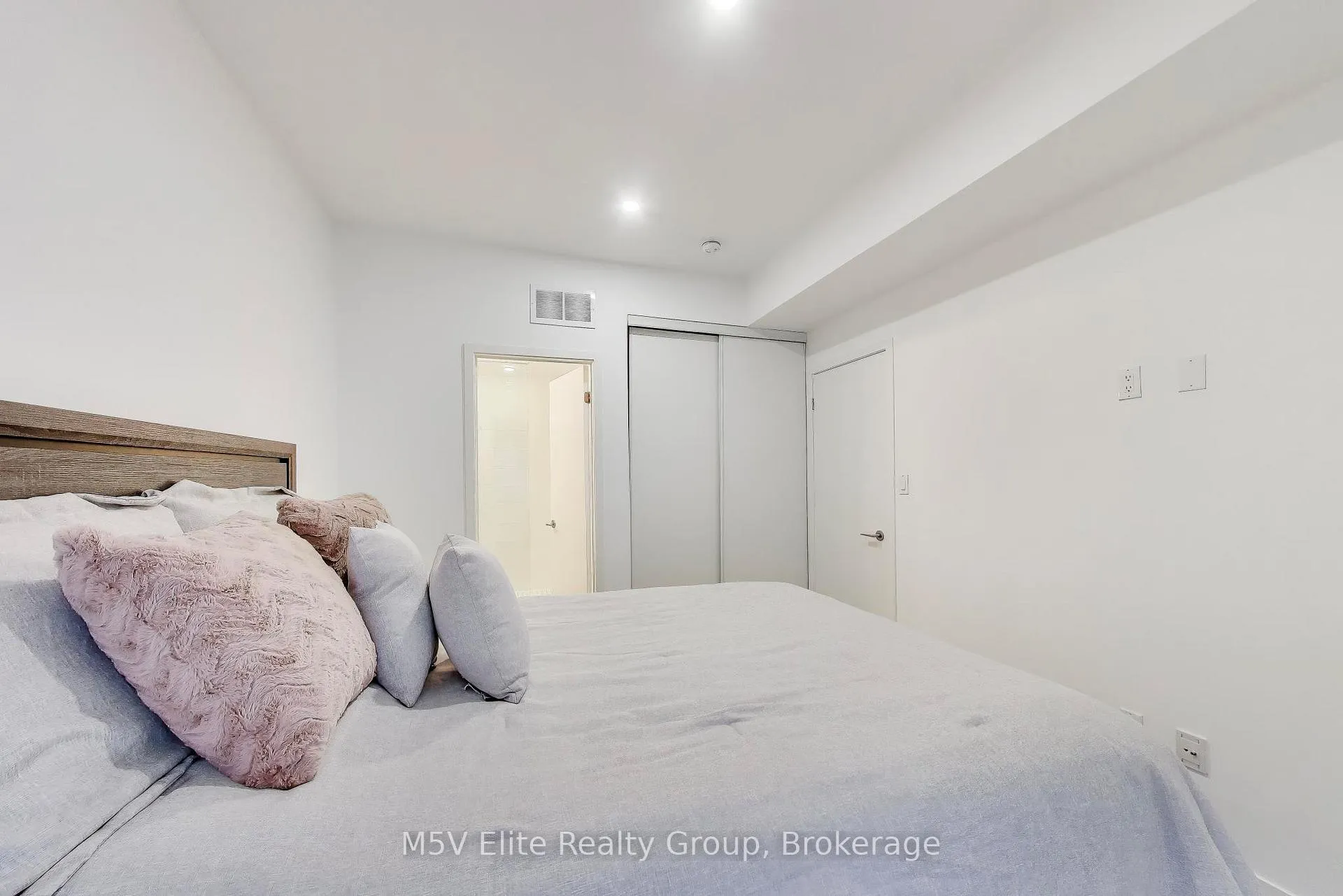 Photo 6 of Unit E07, 26 Bruce Street, Vaughan, East Woodbridge — HOMEH