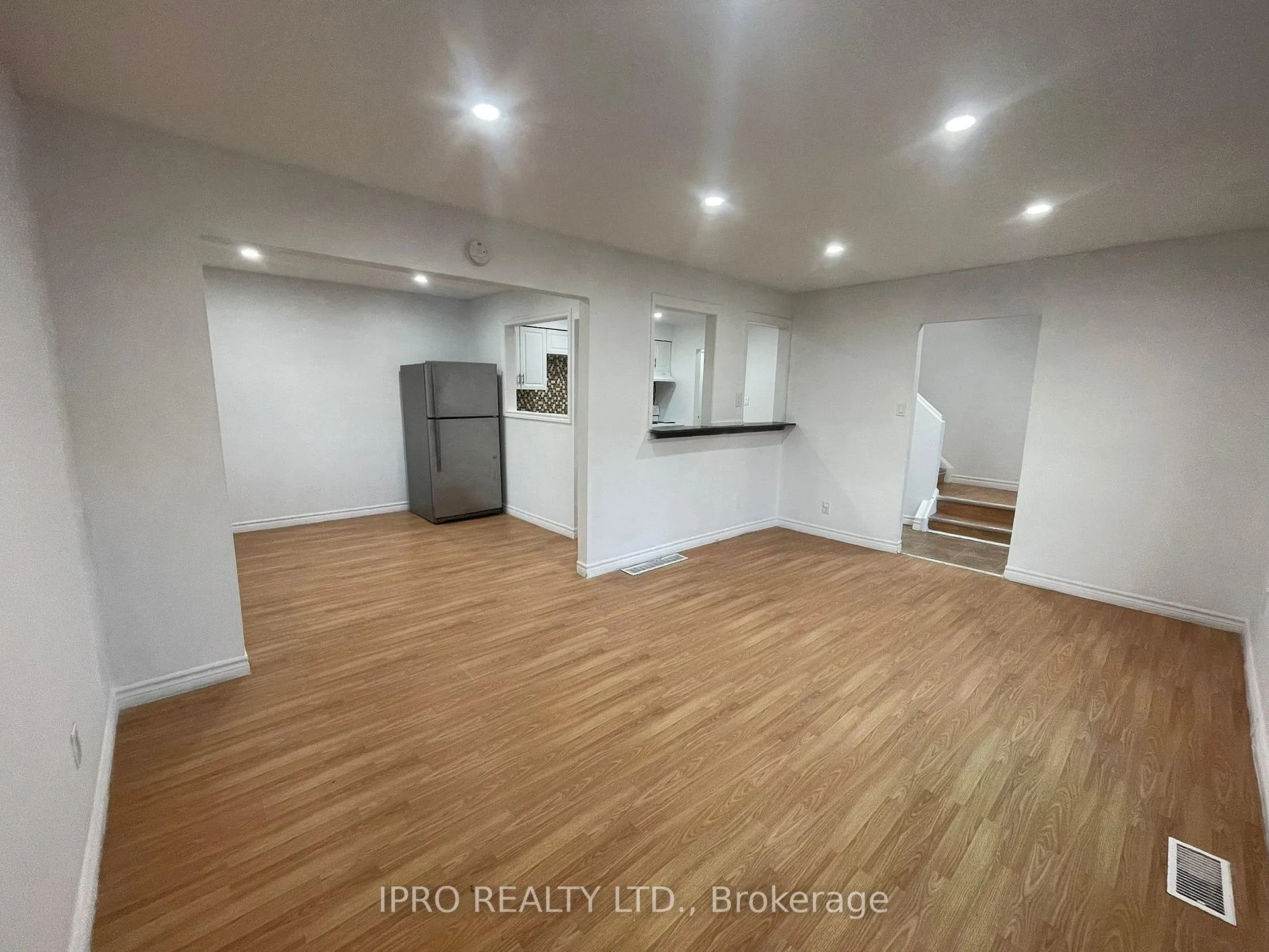 Photo 3 of Unit 28, 50 Bell Manor Drive, Hamilton, Riverdale — HOMEH