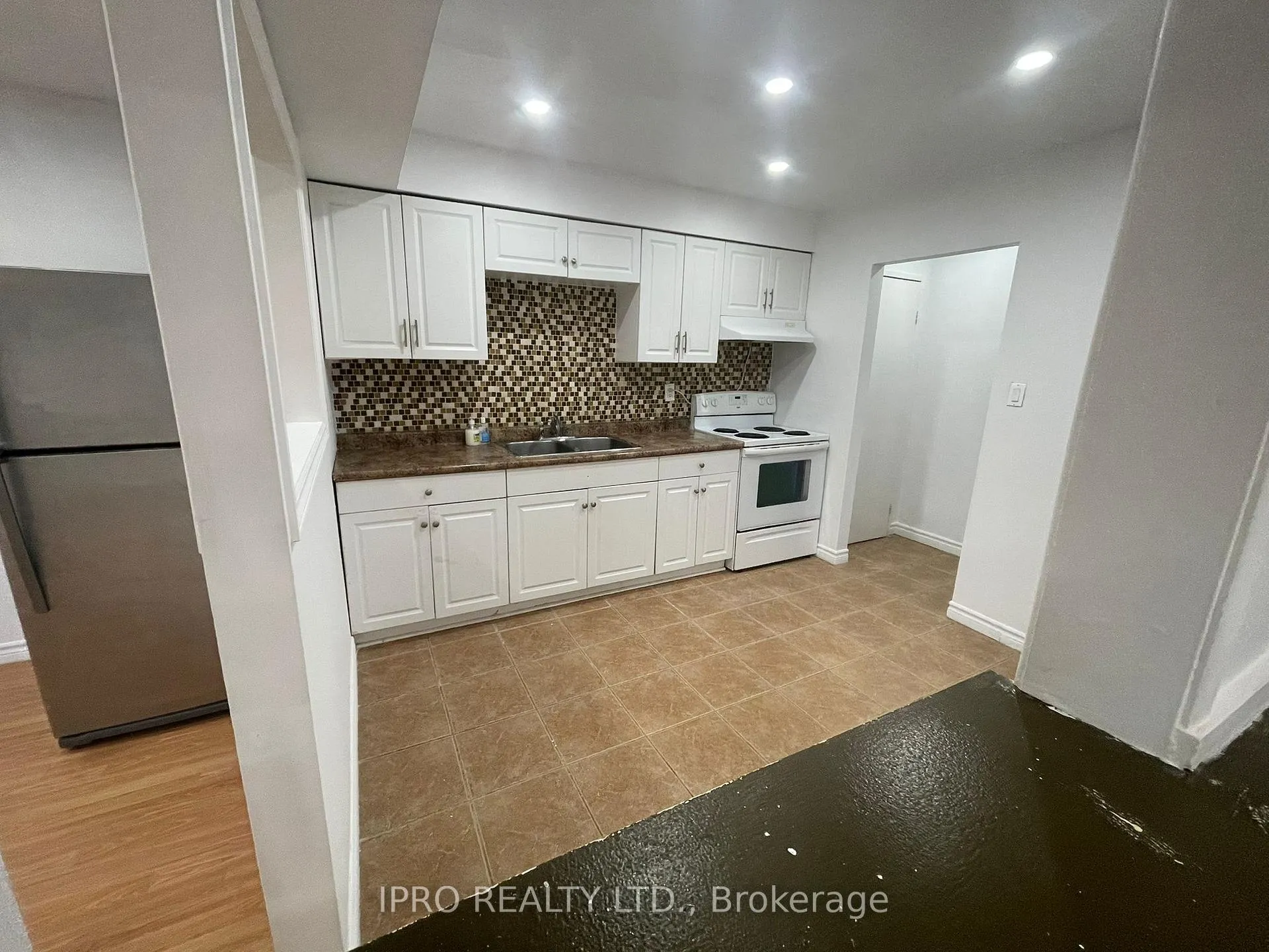Photo 5 of Unit 28, 50 Bell Manor Drive, Hamilton, Riverdale — HOMEH