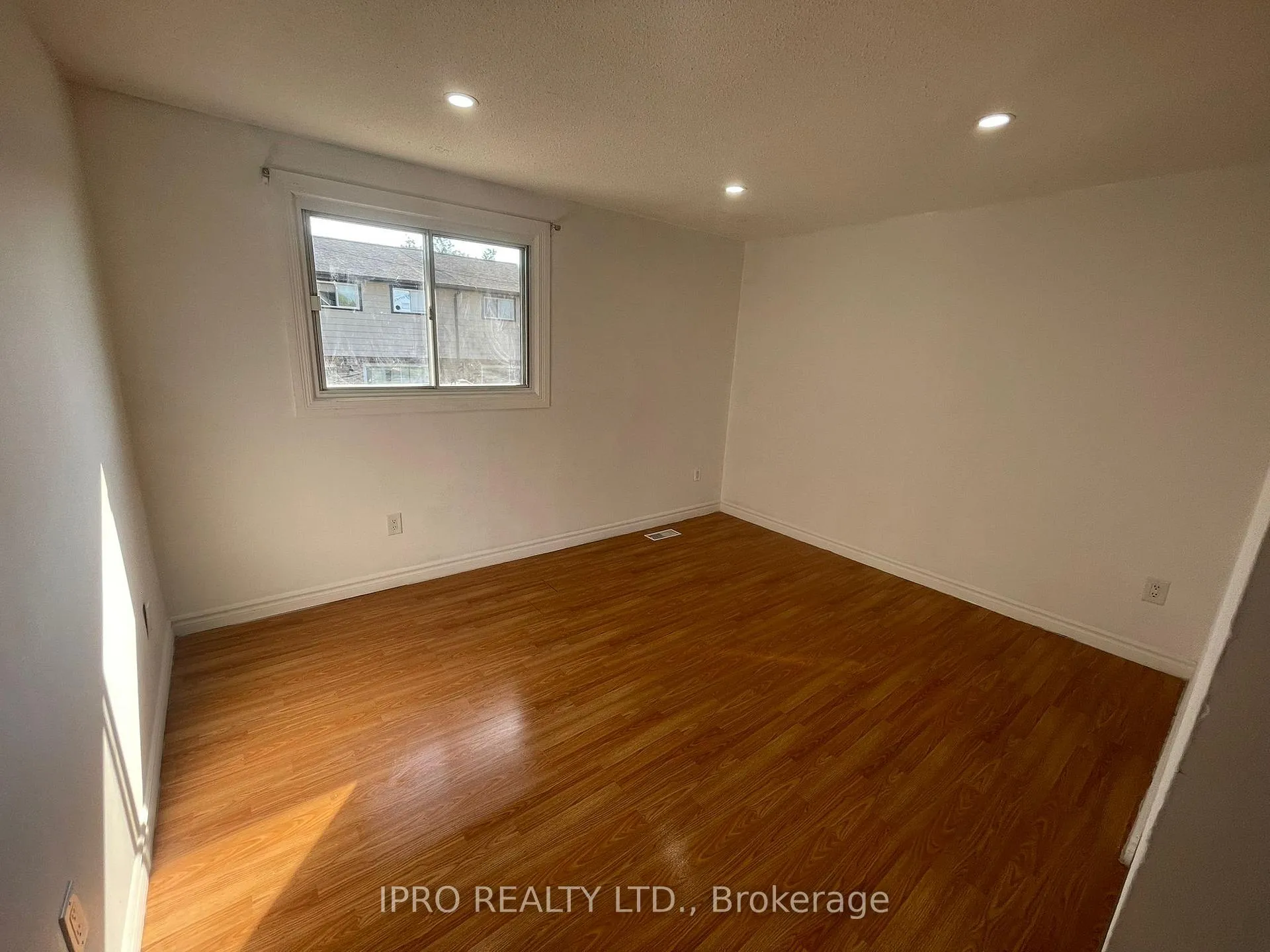 Photo 6 of Unit 28, 50 Bell Manor Drive, Hamilton, Riverdale — HOMEH