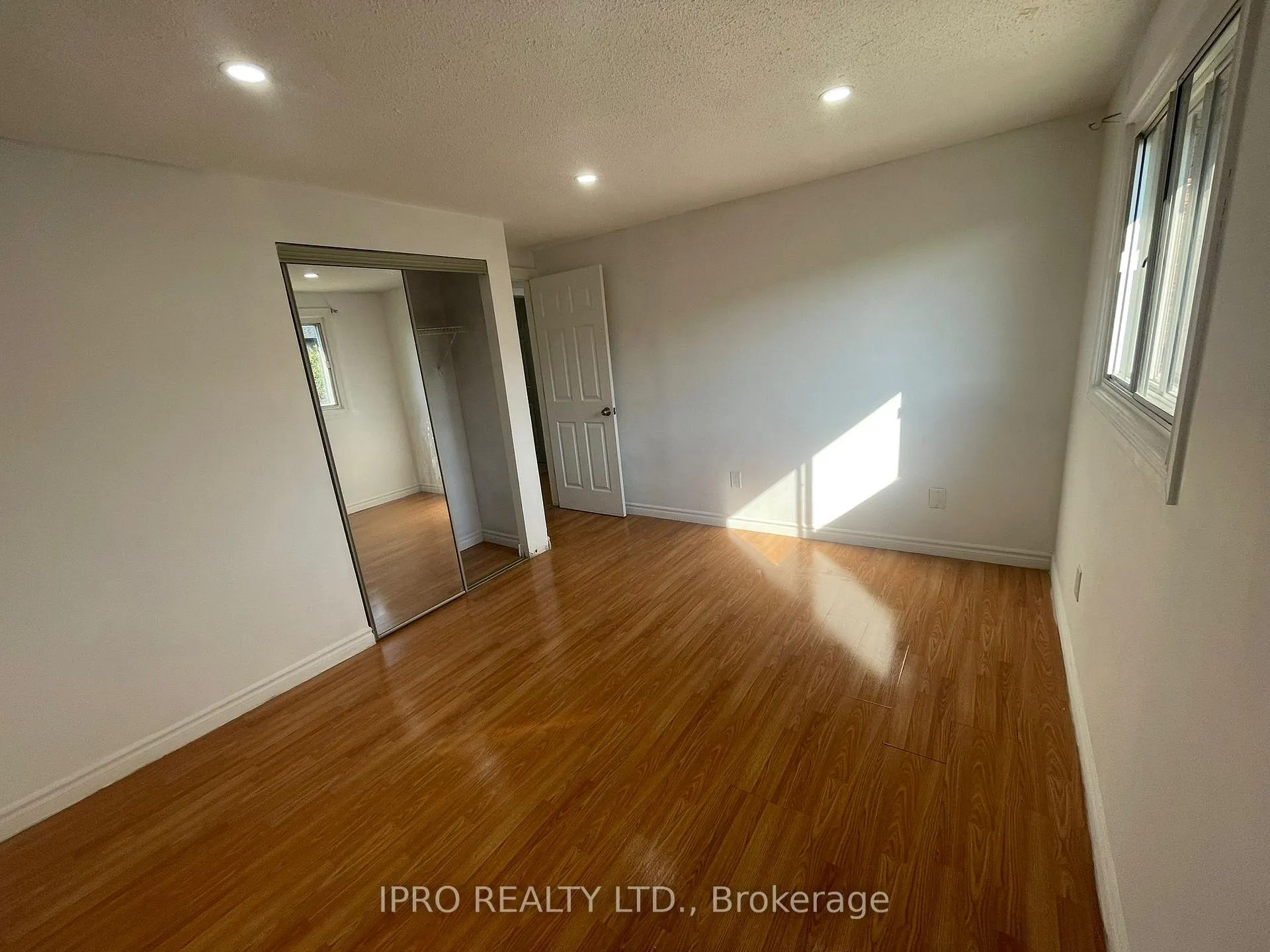 Photo 7 of Unit 28, 50 Bell Manor Drive, Hamilton, Riverdale — HOMEH