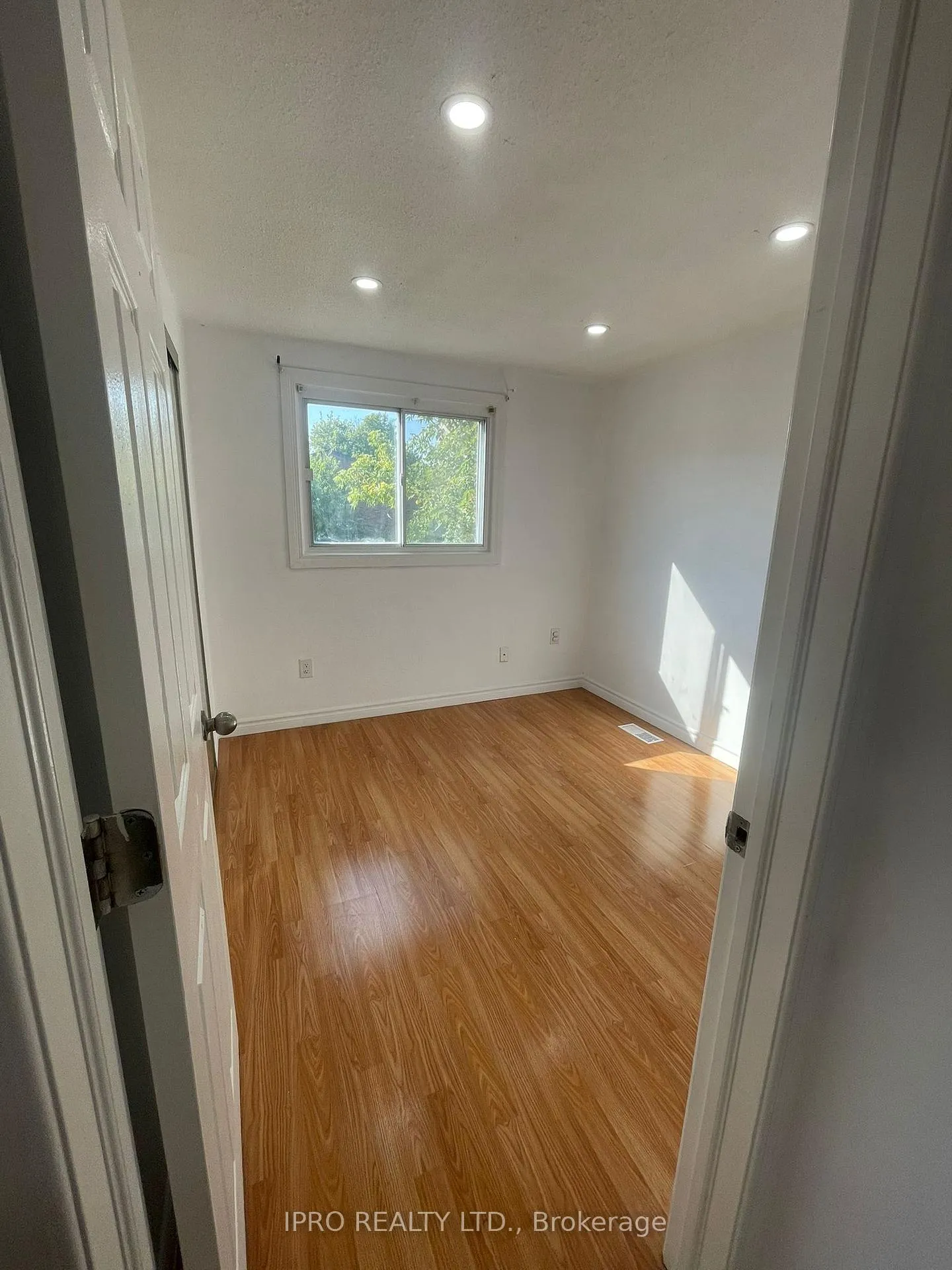 Photo 8 of Unit 28, 50 Bell Manor Drive, Hamilton, Riverdale — HOMEH