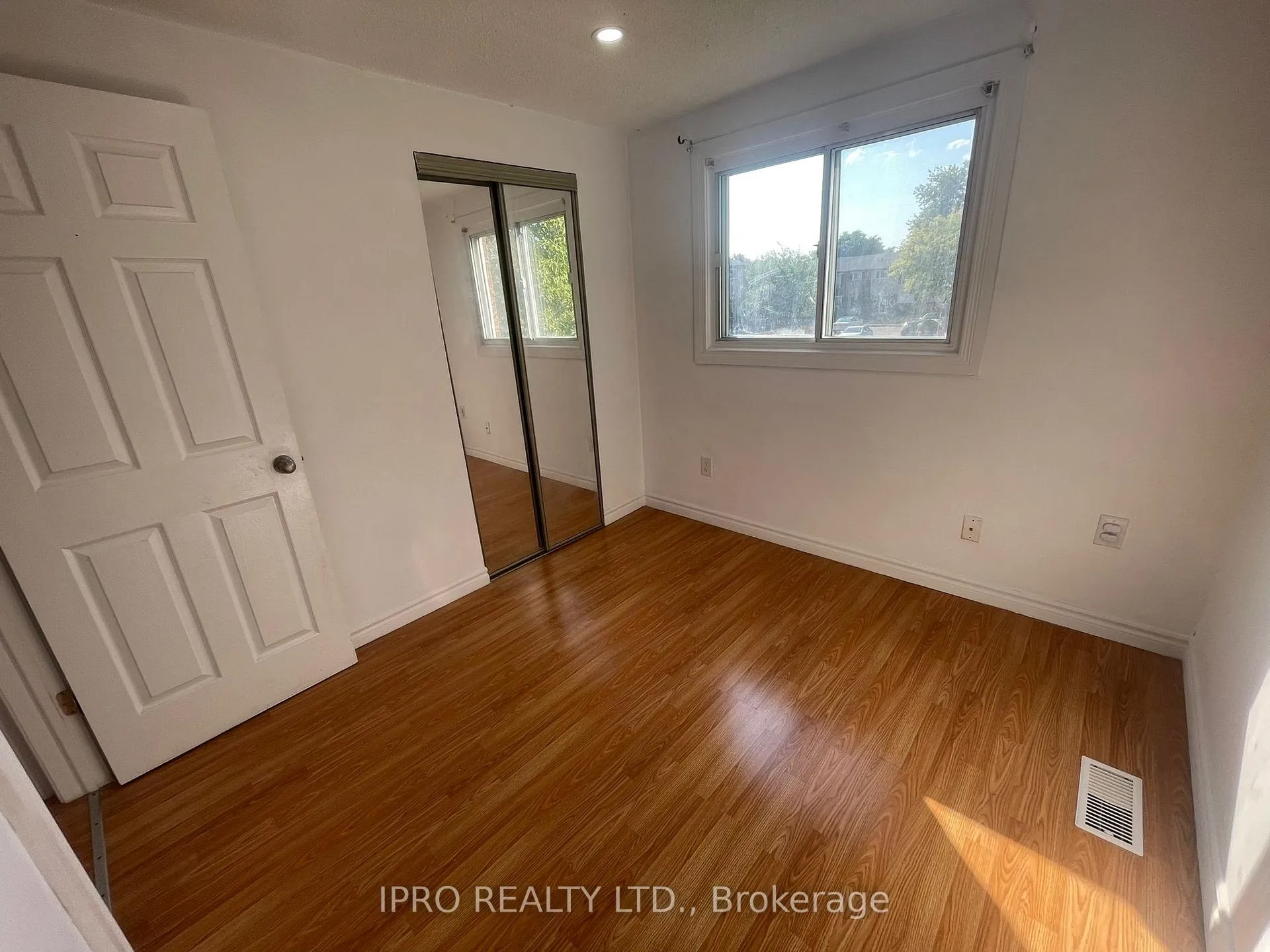 Photo 10 of Unit 28, 50 Bell Manor Drive, Hamilton, Riverdale — HOMEH