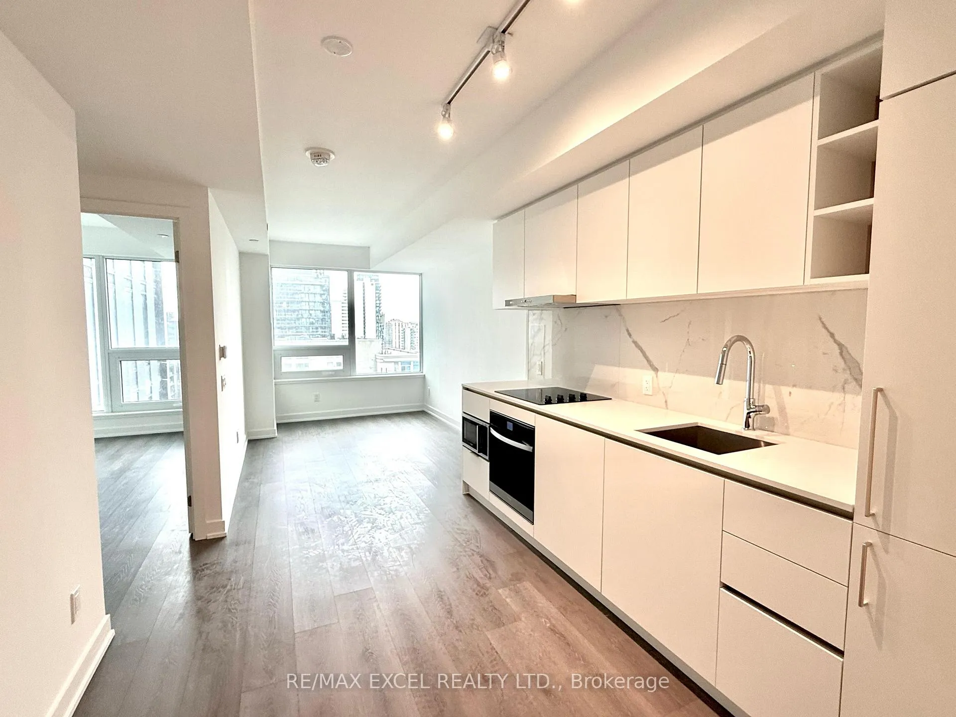 Front of Unit 1810, 8 Wellesley Street W