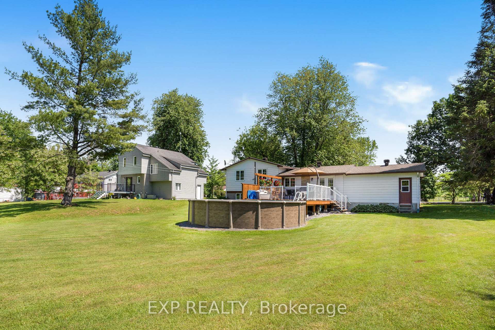 Photo 8 of 472 Front Road, Champlain, Champlain Twp — HOMEH