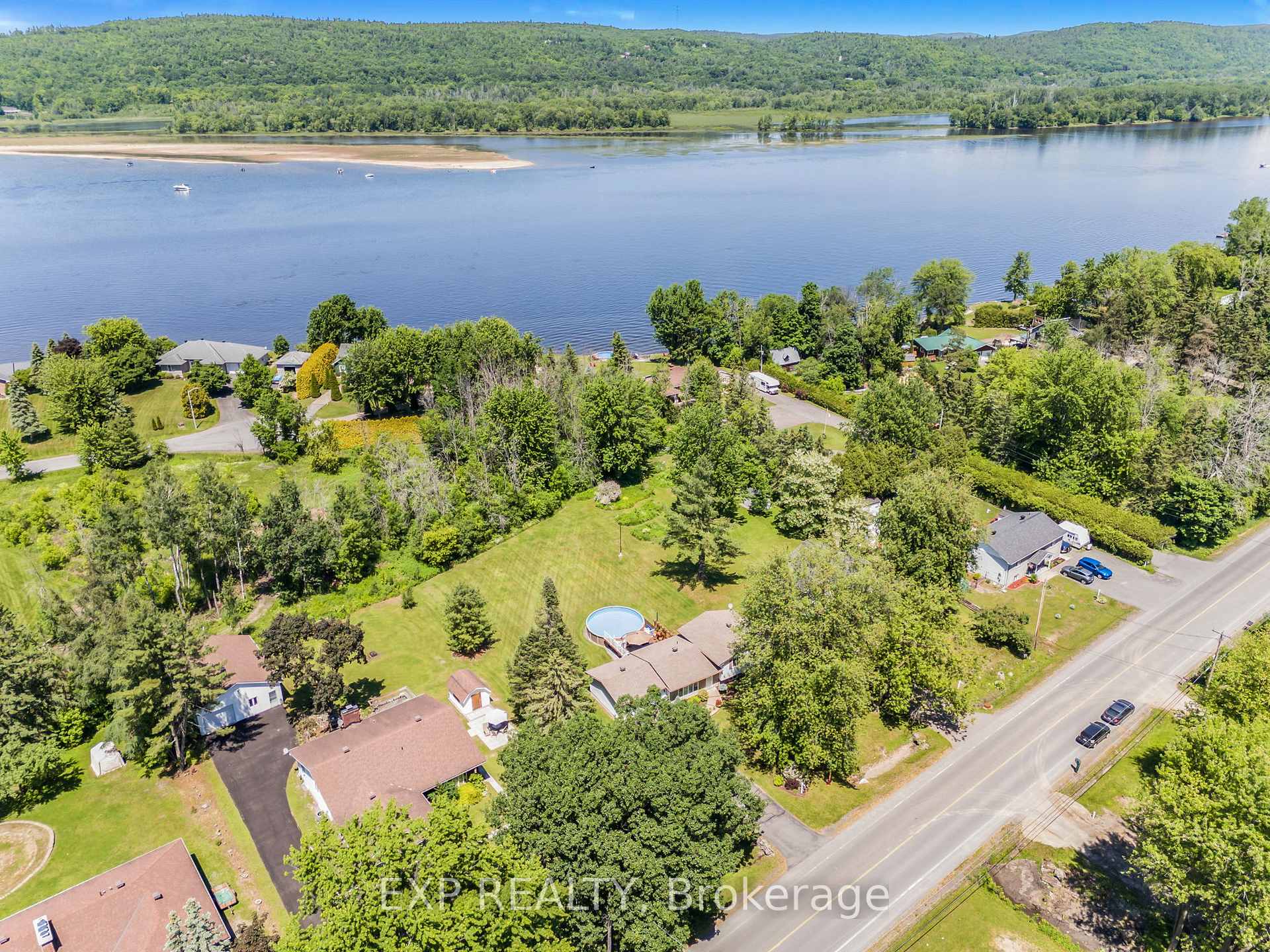 Photo 12 of 472 Front Road, Champlain, Champlain Twp — HOMEH
