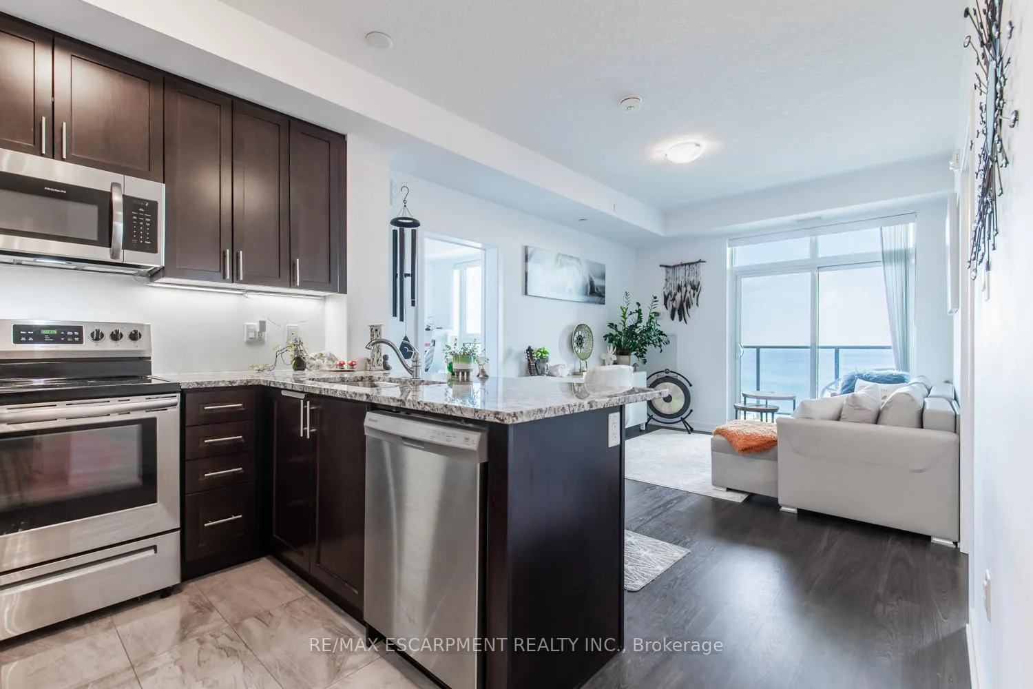 Photo 9 of Unit 533, 101 Shoreview Place, Hamilton, Stoney Creek — HOMEH