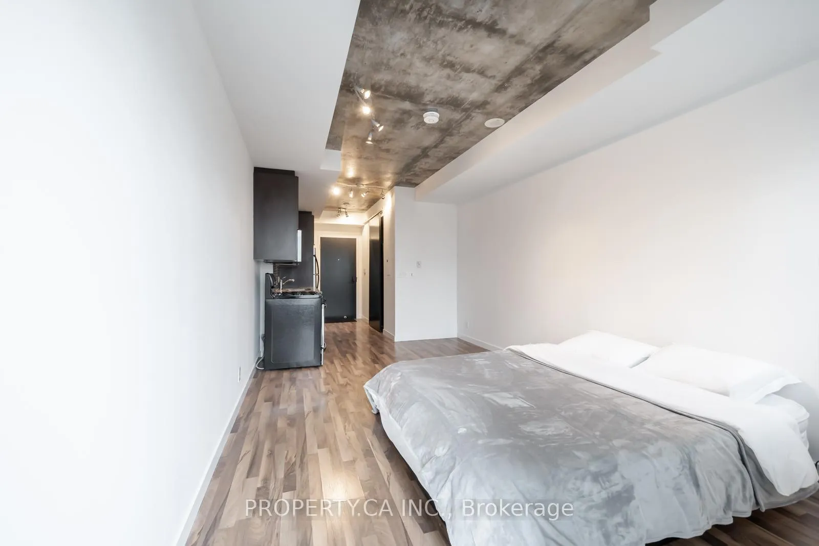 Photo 1 of Unit 712, 1 Shaw Street, Toronto, Niagara — HOMEH