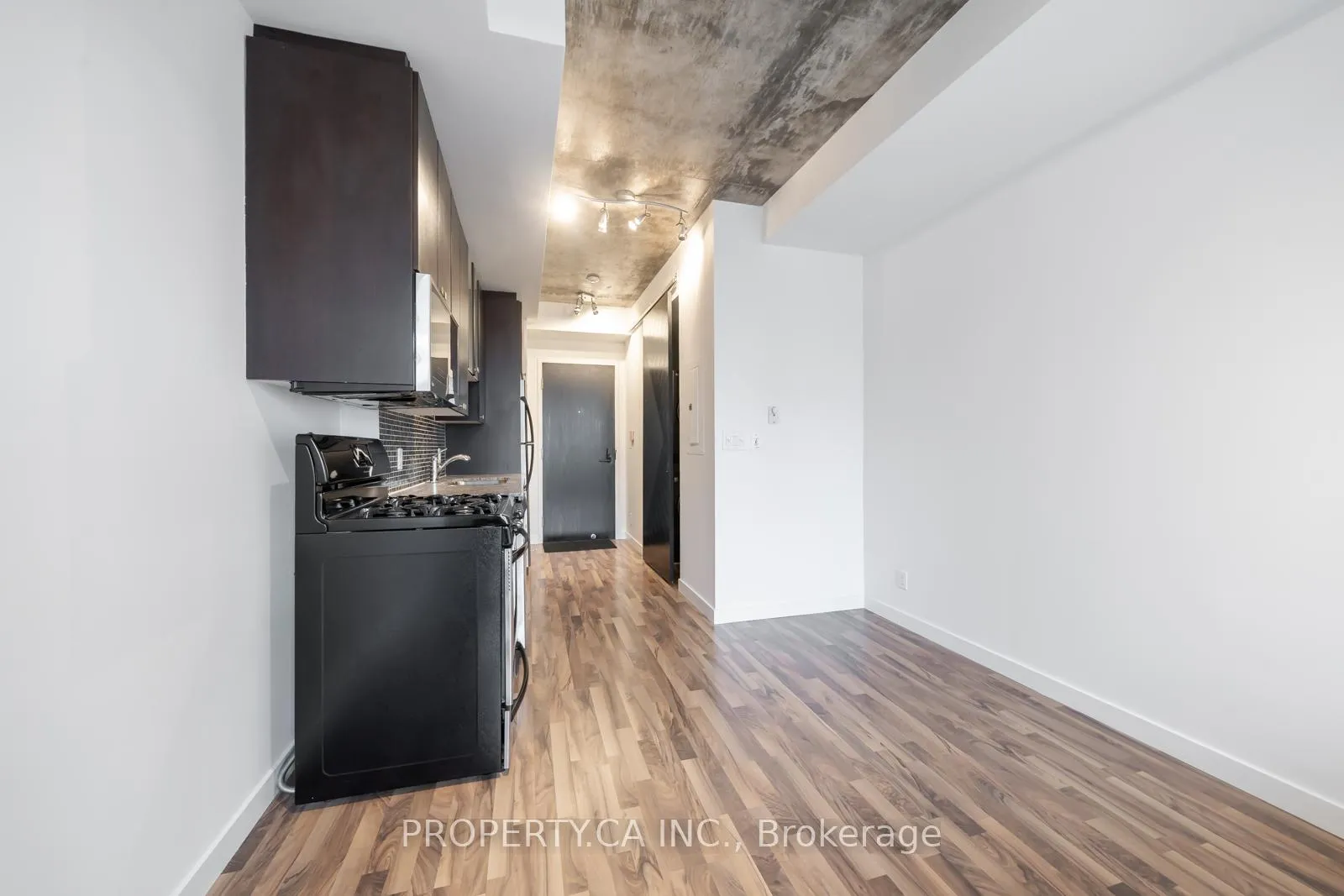 Photo 3 of Unit 712, 1 Shaw Street, Toronto, Niagara — HOMEH