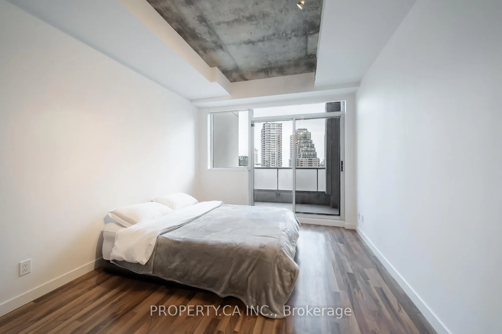 Photo 10 of Unit 712, 1 Shaw Street, Toronto, Niagara — HOMEH