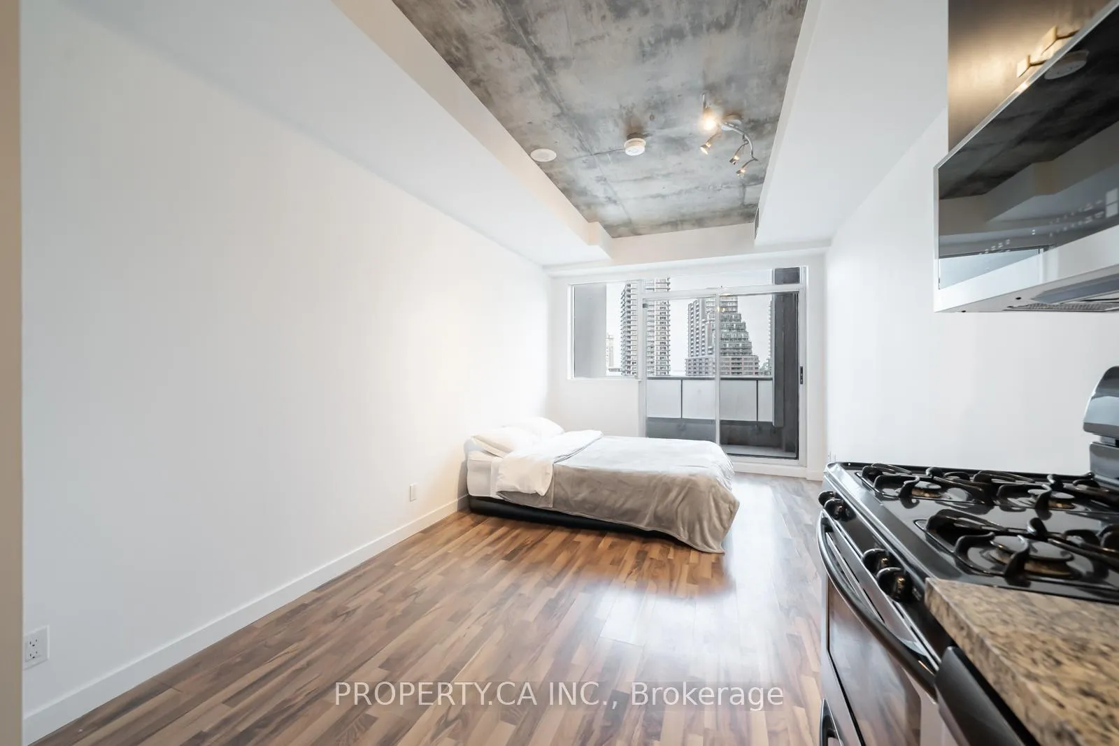 Photo 11 of Unit 712, 1 Shaw Street, Toronto, Niagara — HOMEH