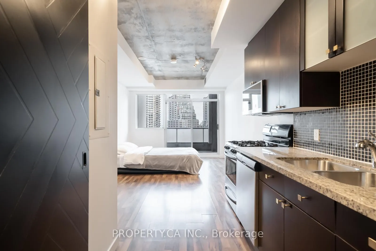 Photo 12 of Unit 712, 1 Shaw Street, Toronto, Niagara — HOMEH