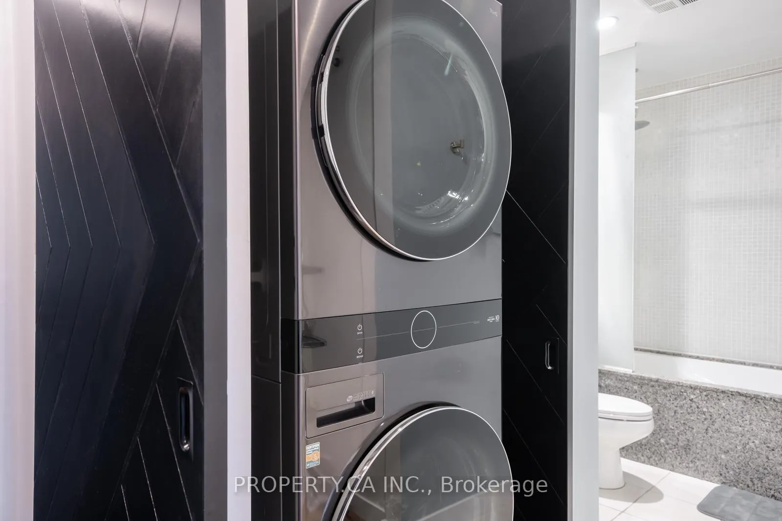 Photo 15 of Unit 712, 1 Shaw Street, Toronto, Niagara — HOMEH