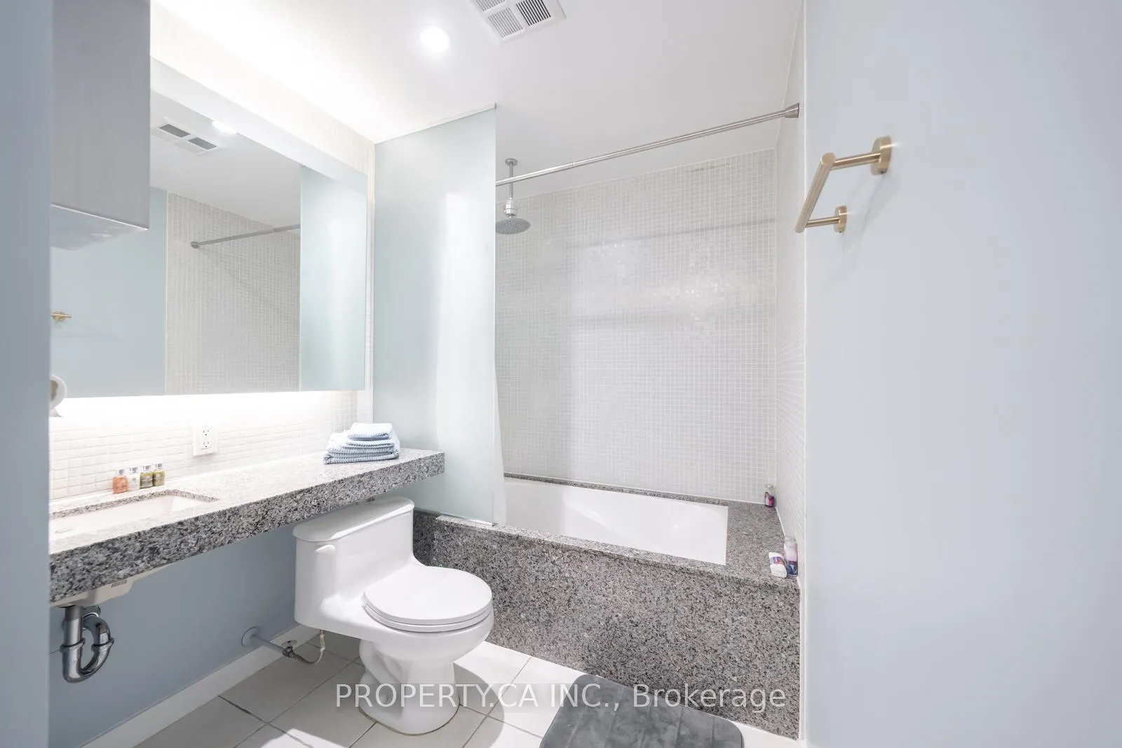 Photo 16 of Unit 712, 1 Shaw Street, Toronto, Niagara — HOMEH