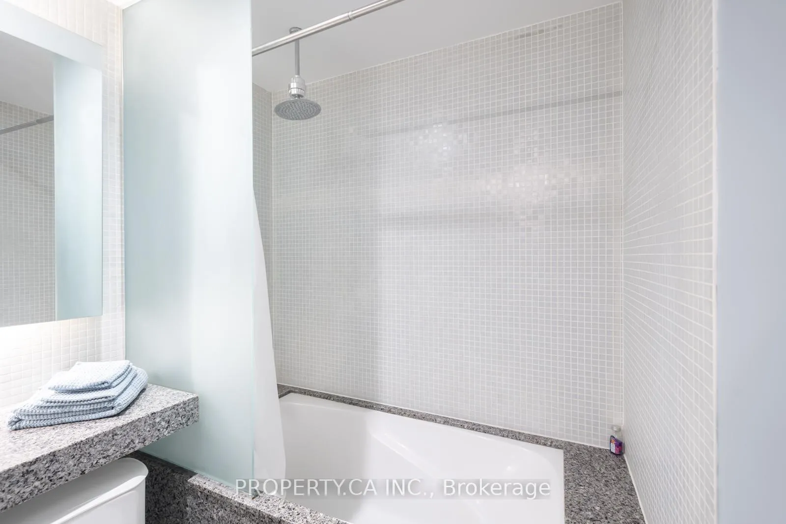 Photo 17 of Unit 712, 1 Shaw Street, Toronto, Niagara — HOMEH