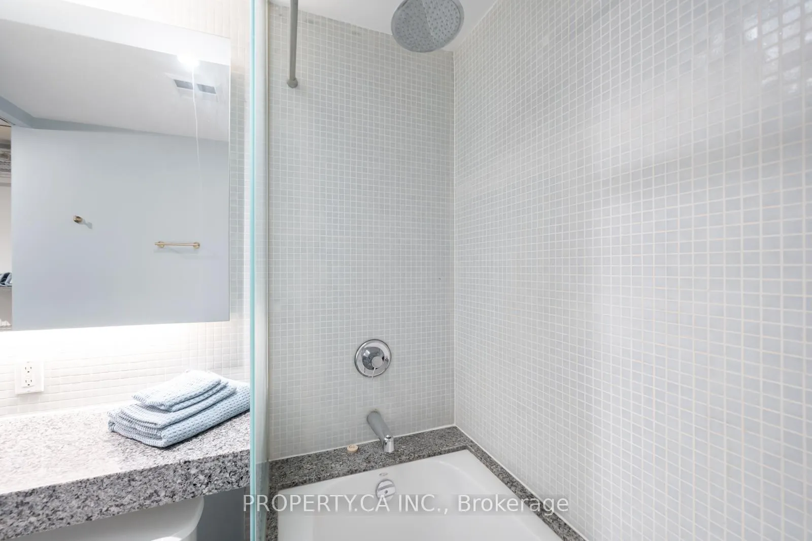 Photo 18 of Unit 712, 1 Shaw Street, Toronto, Niagara — HOMEH