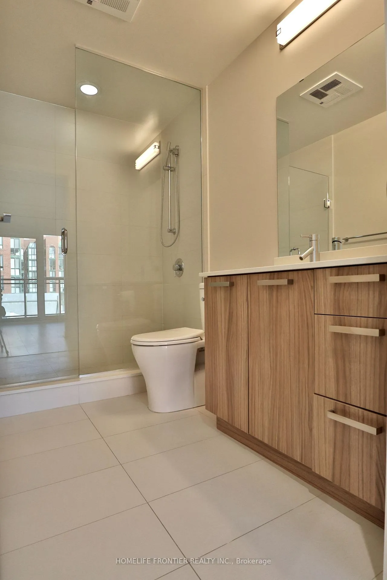 Photo 12 of Unit 810, 775 King Street W, Toronto, Niagara — HOMEH
