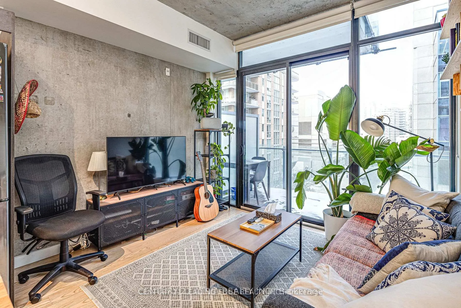 Photo 2 of Unit 508, 25 Stafford Street, Toronto, Niagara — HOMEH