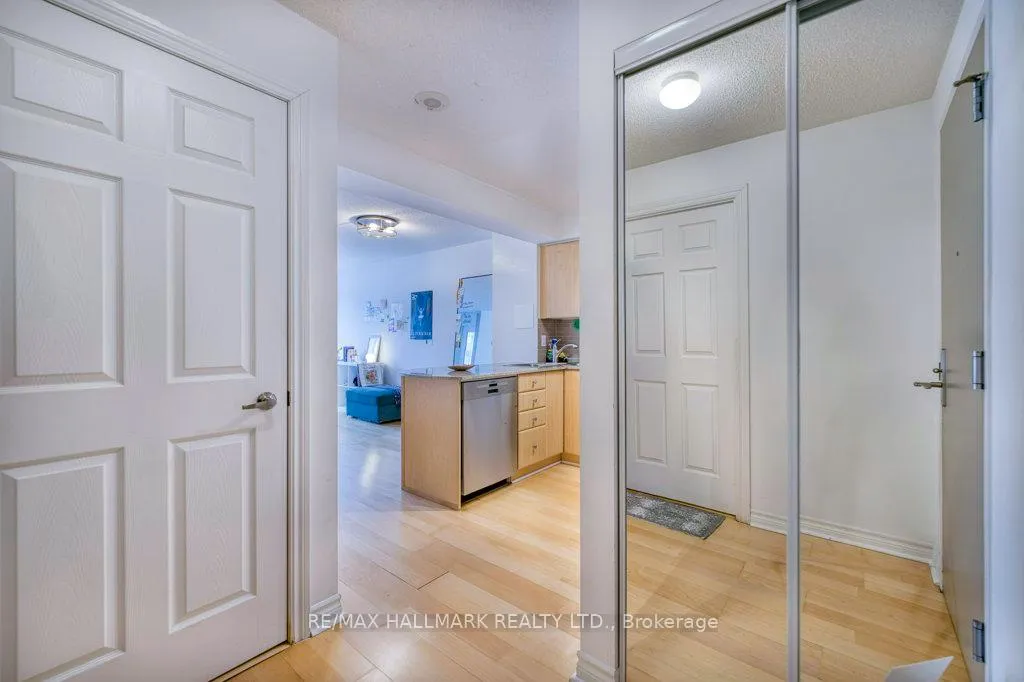 Photo 8 of Unit 801, 763 Bay Street, Toronto, Bay Street Corridor — HOMEH