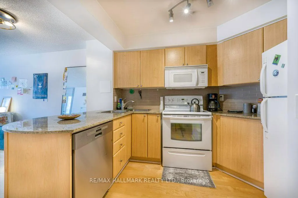 Photo 10 of Unit 801, 763 Bay Street, Toronto, Bay Street Corridor — HOMEH