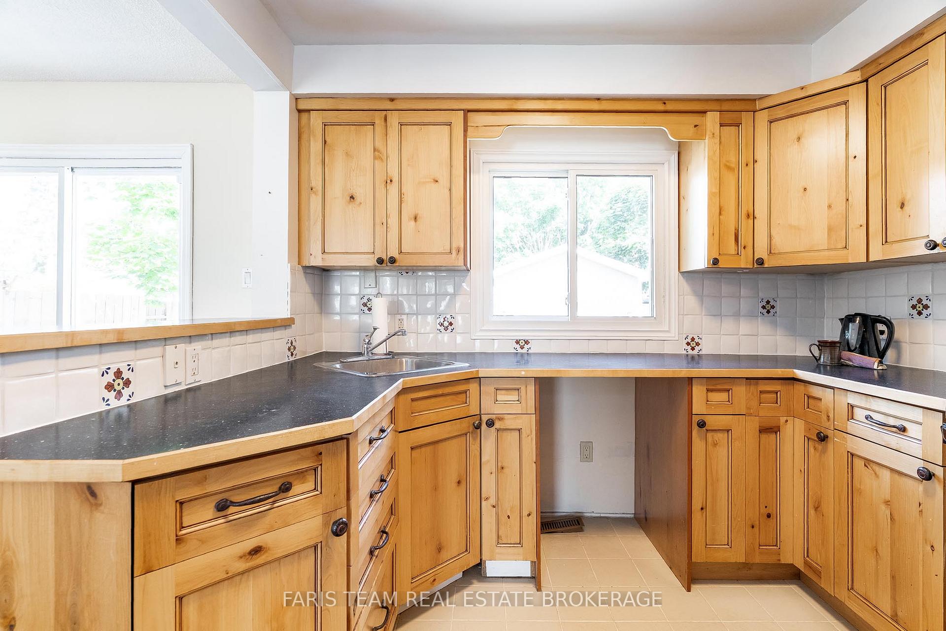 Photo 8 of 32 Janice Drive, Barrie, Sunnidale — HOMEH