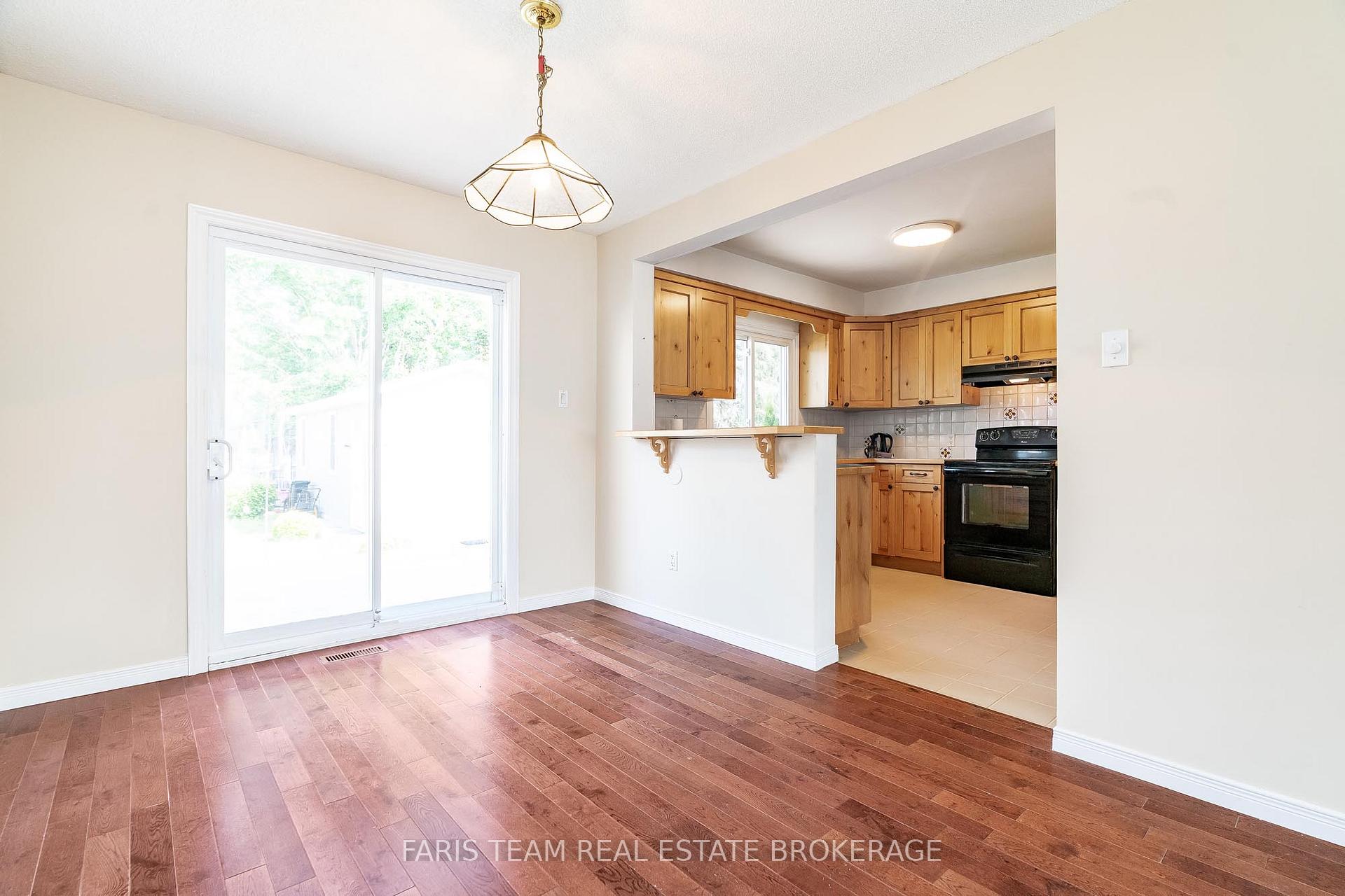 Photo 11 of 32 Janice Drive, Barrie, Sunnidale — HOMEH