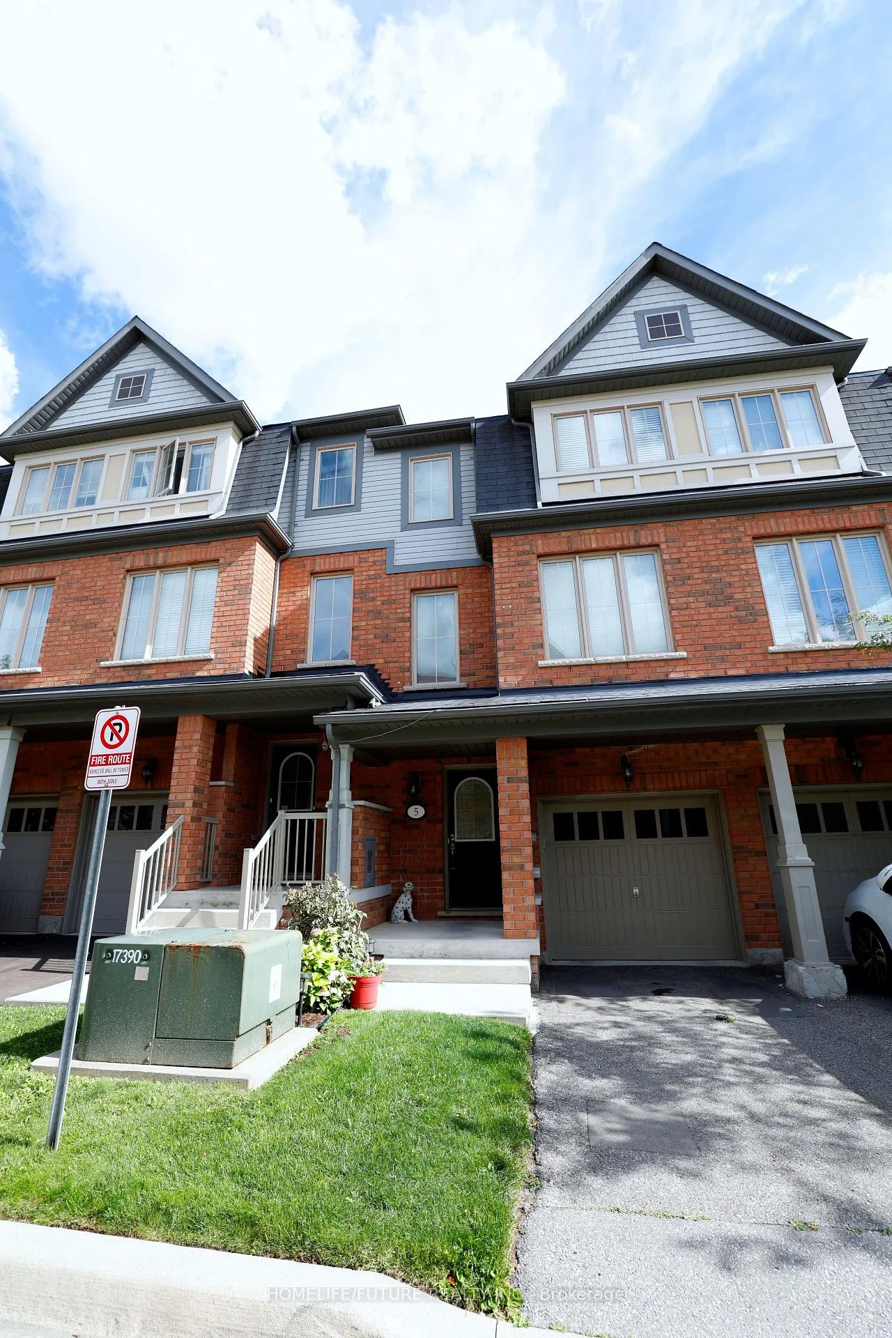 Photo 2 of 5 Cedar Lake Crescent, Brampton, Brampton West — HOMEH